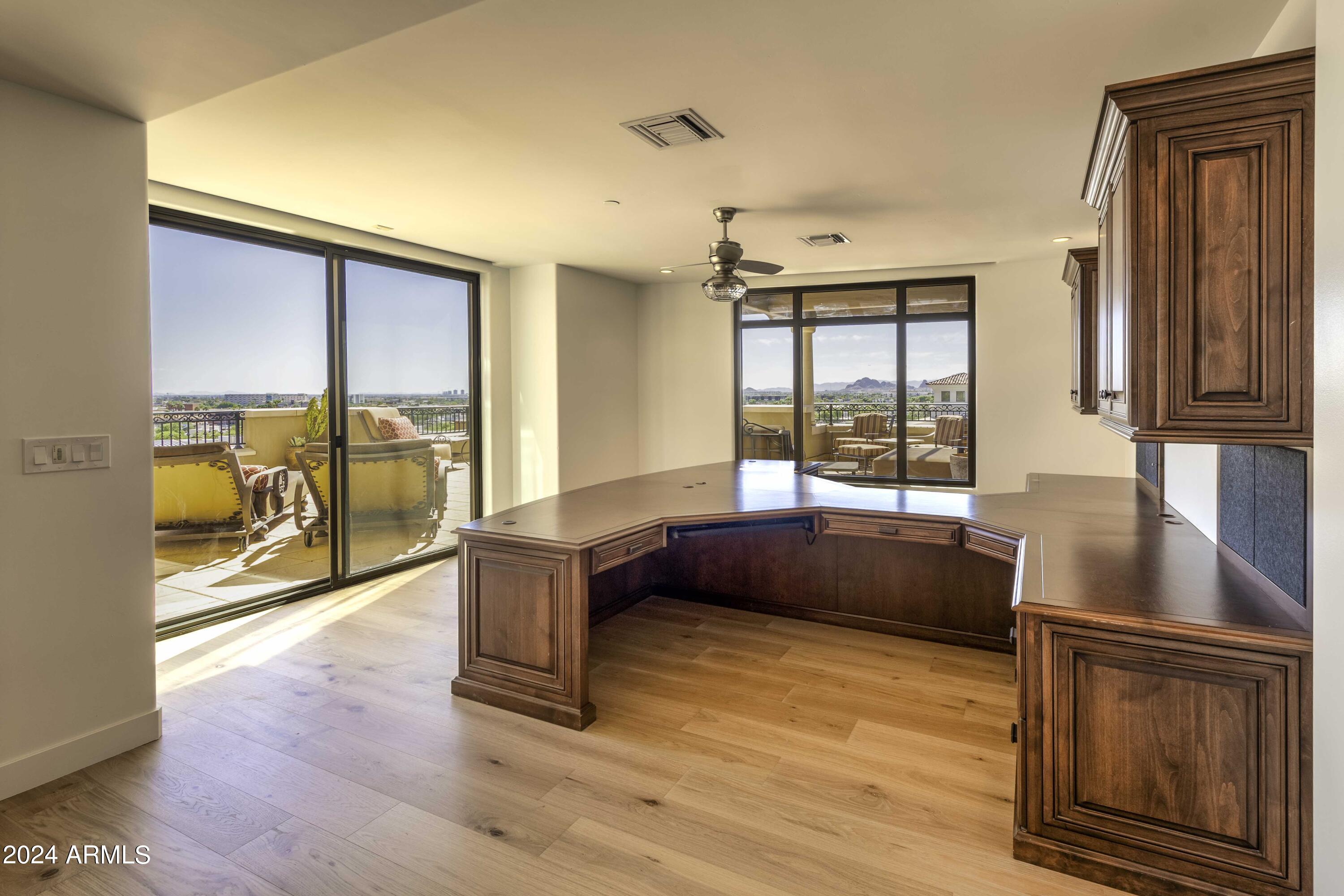 SCOTTSDALE WATERFRONT RESIDENCES - Residential