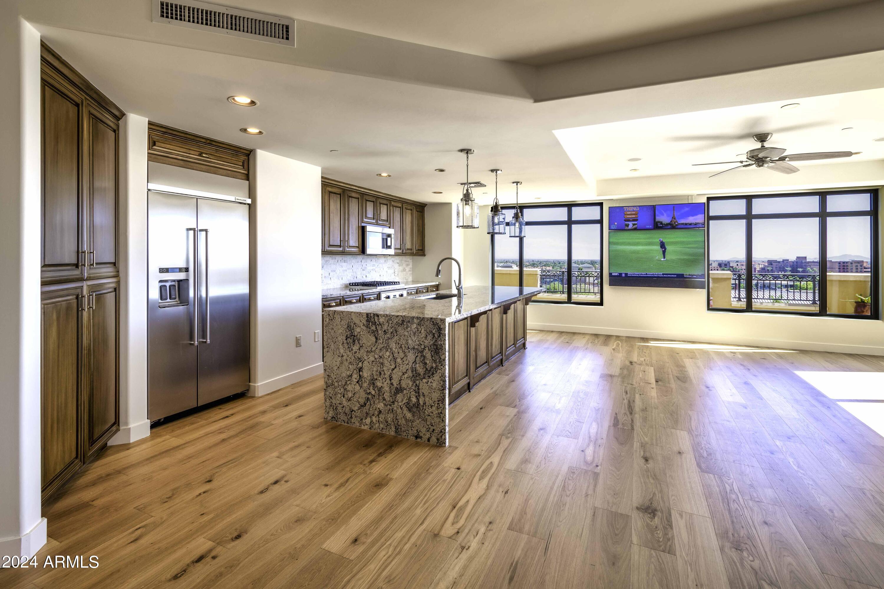 SCOTTSDALE WATERFRONT RESIDENCES - Residential