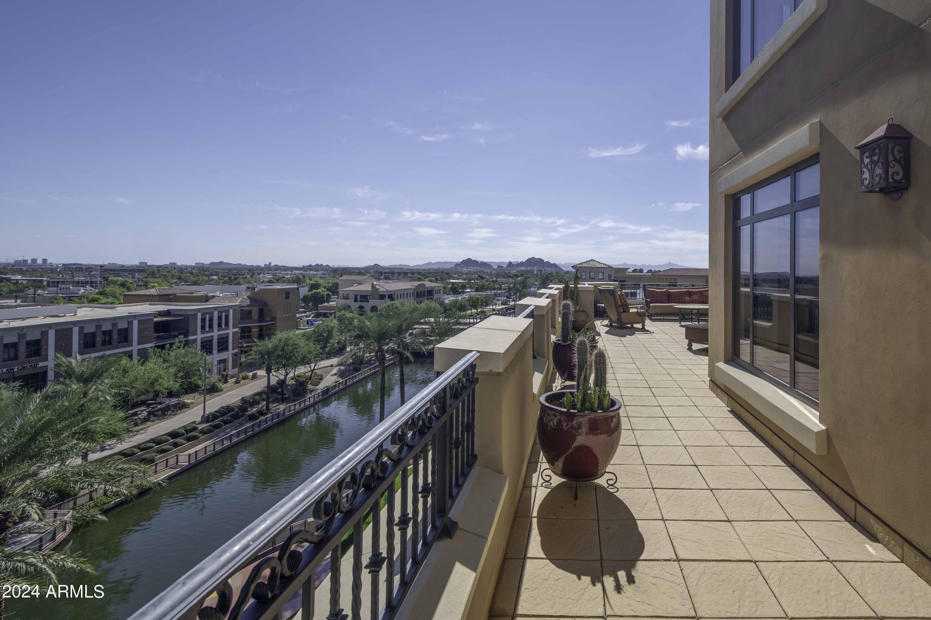 SCOTTSDALE WATERFRONT RESIDENCES - Residential