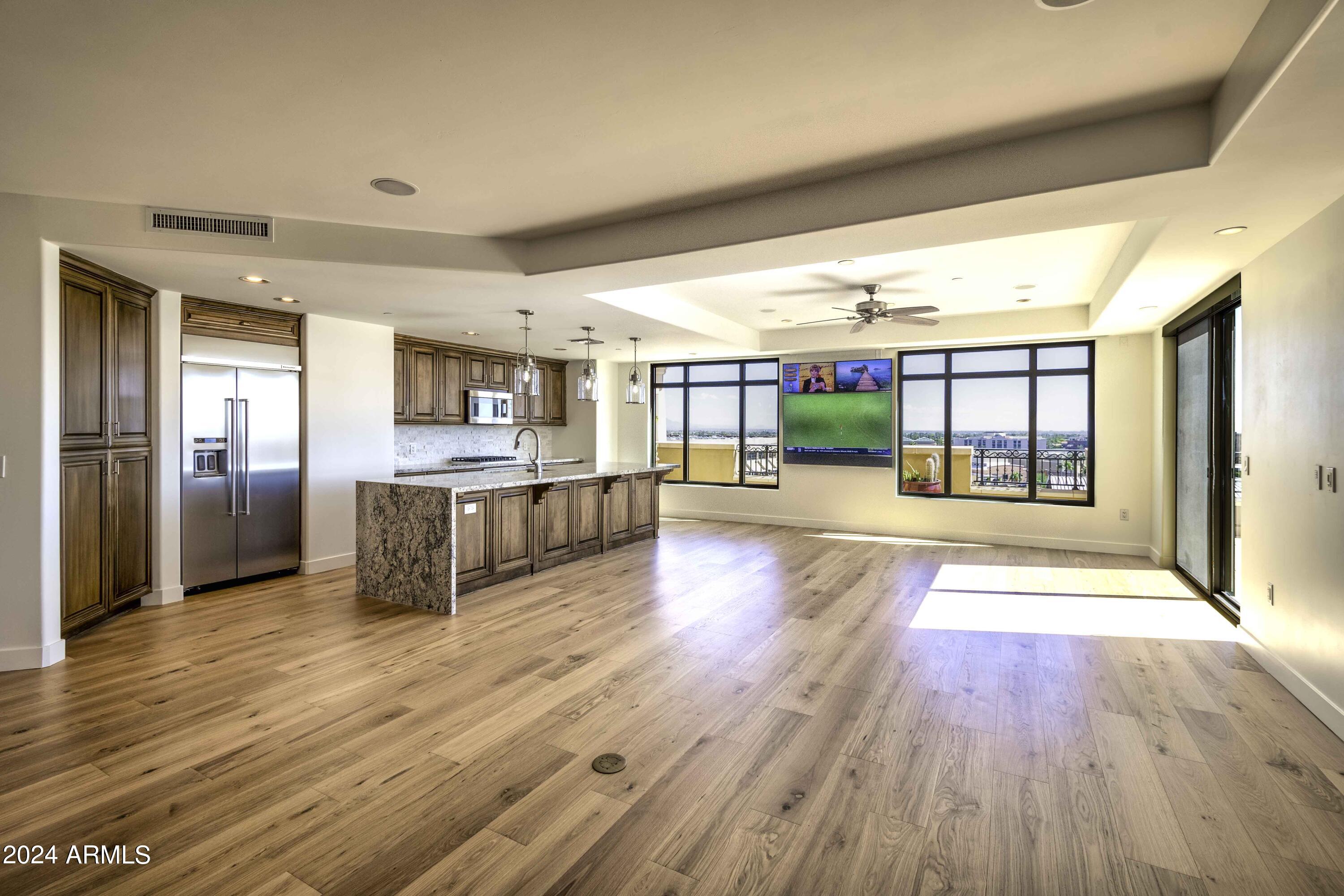 SCOTTSDALE WATERFRONT RESIDENCES - Residential