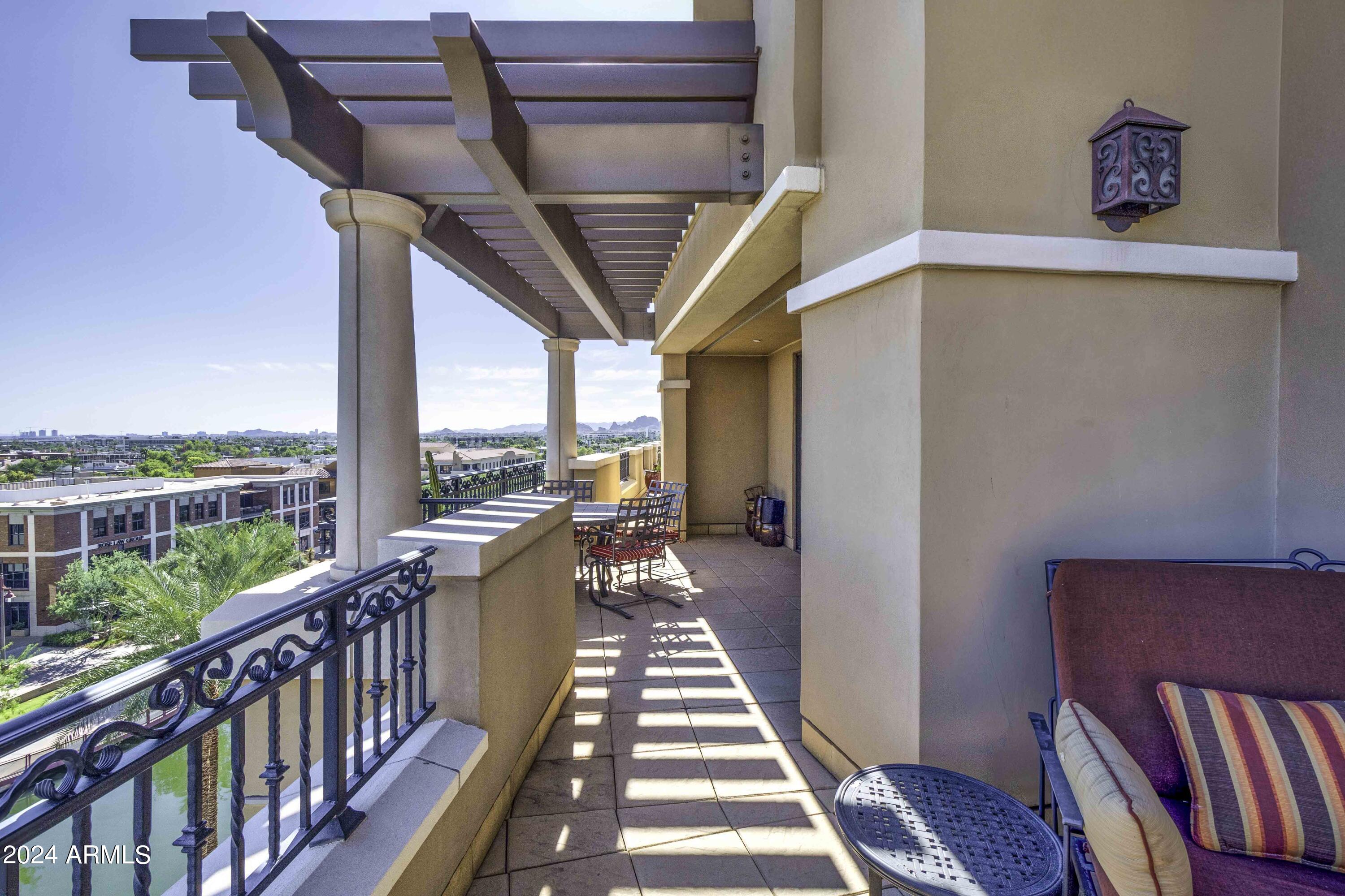 SCOTTSDALE WATERFRONT RESIDENCES - Residential