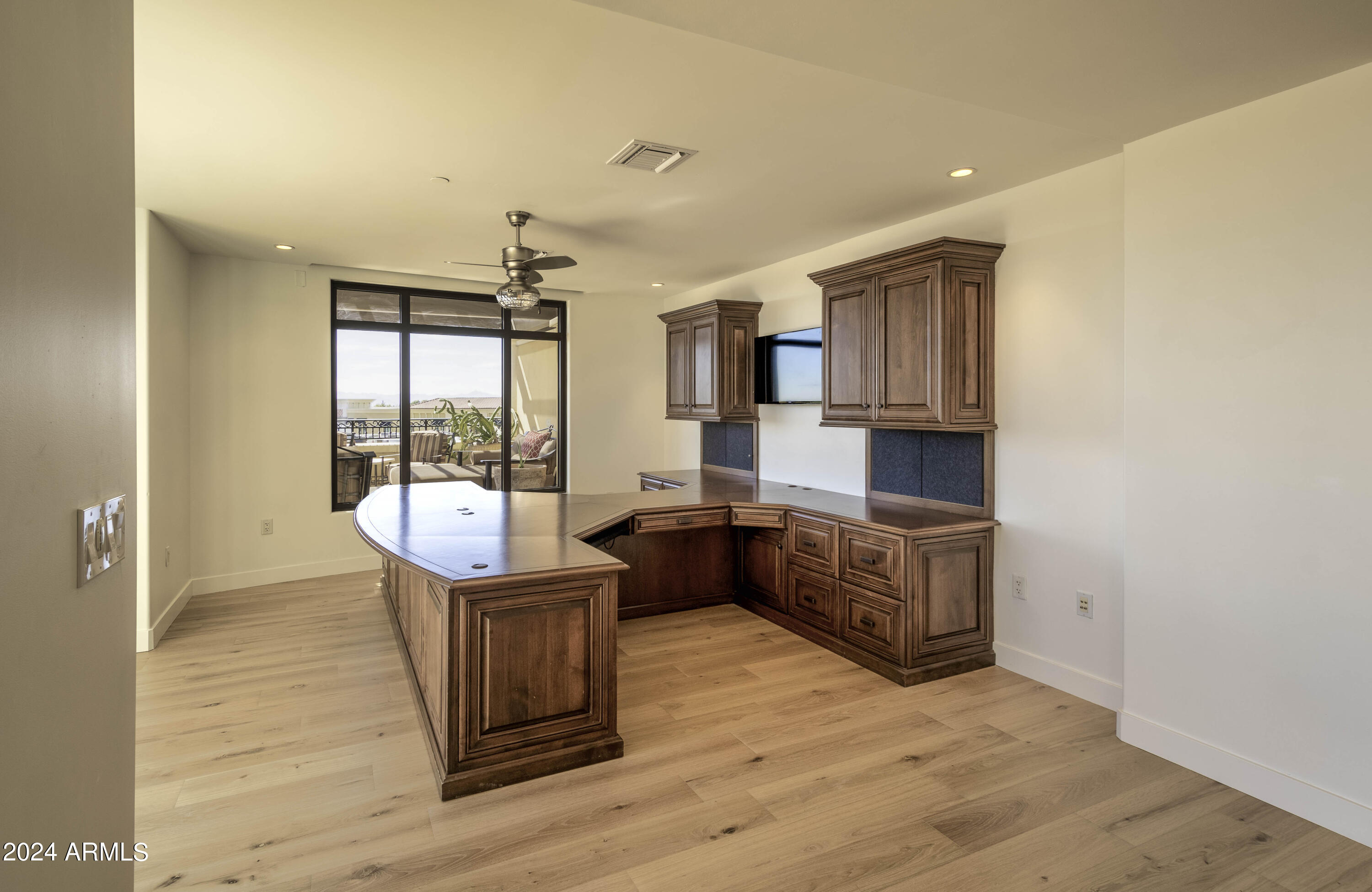 SCOTTSDALE WATERFRONT RESIDENCES - Residential