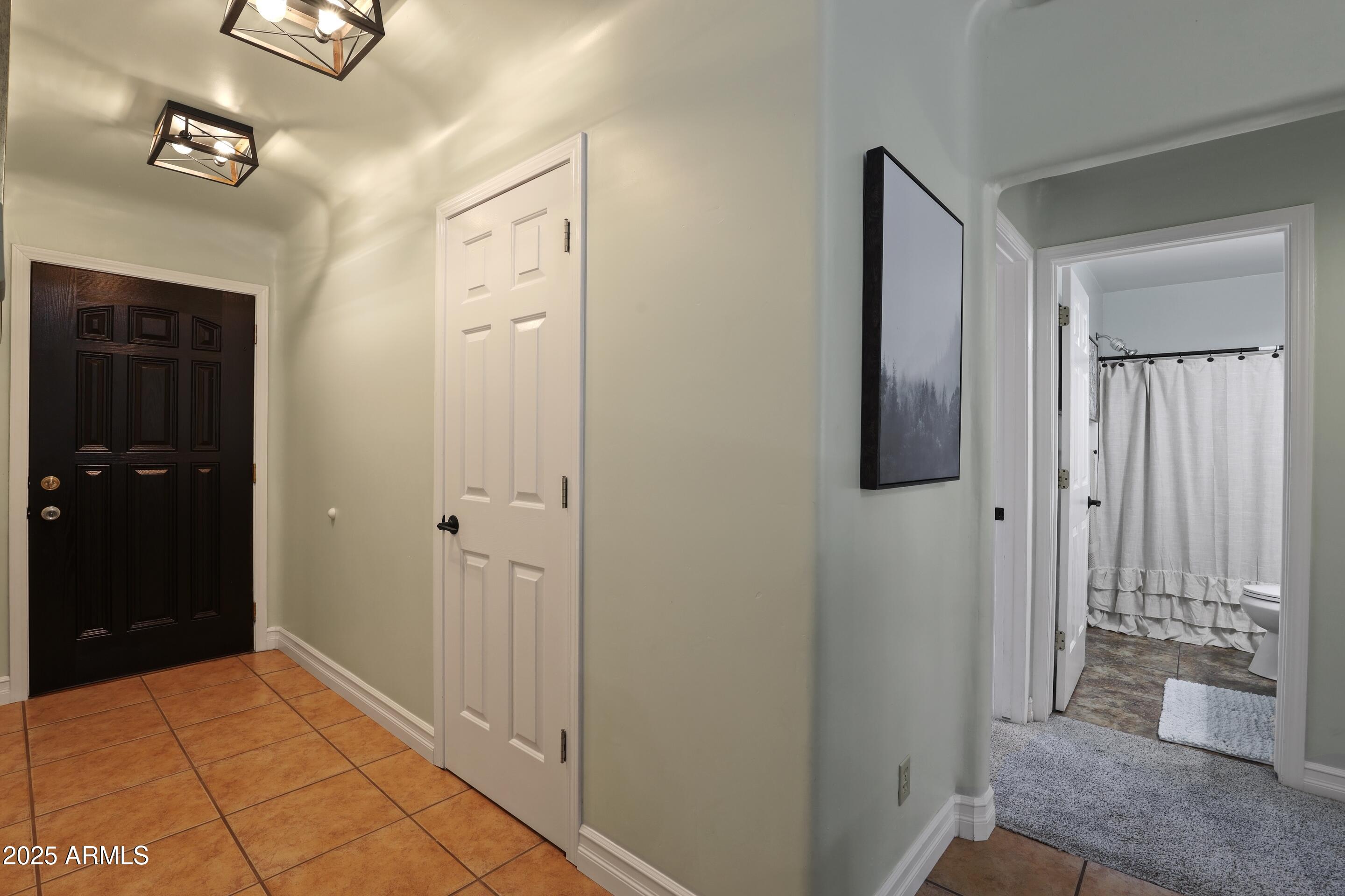 182 N HELEN Drive