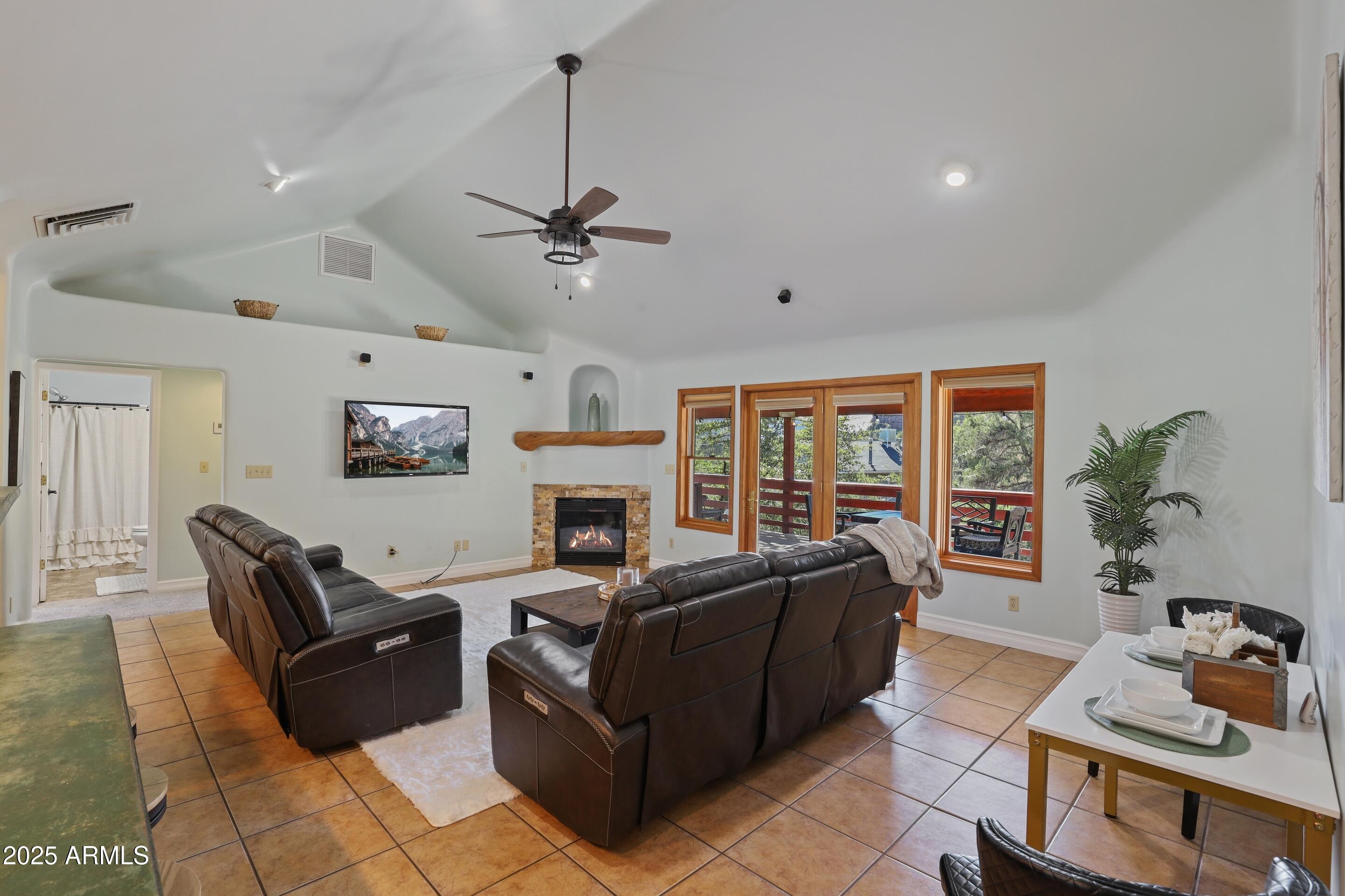 182 N HELEN Drive