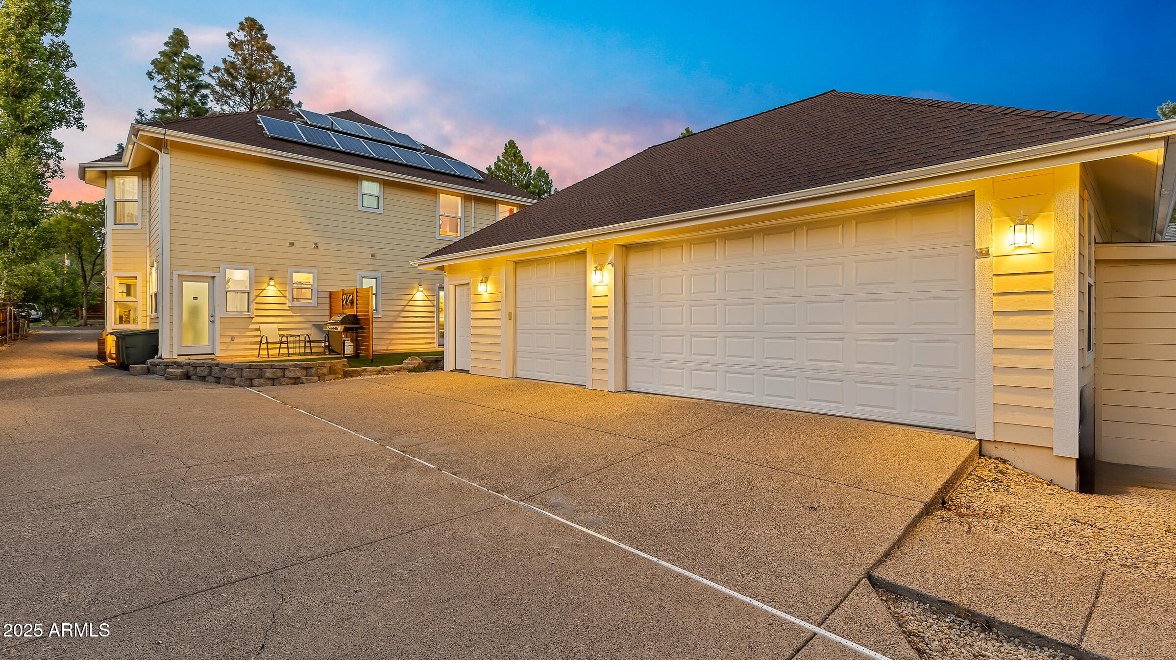 303 W JUNIPER Avenue