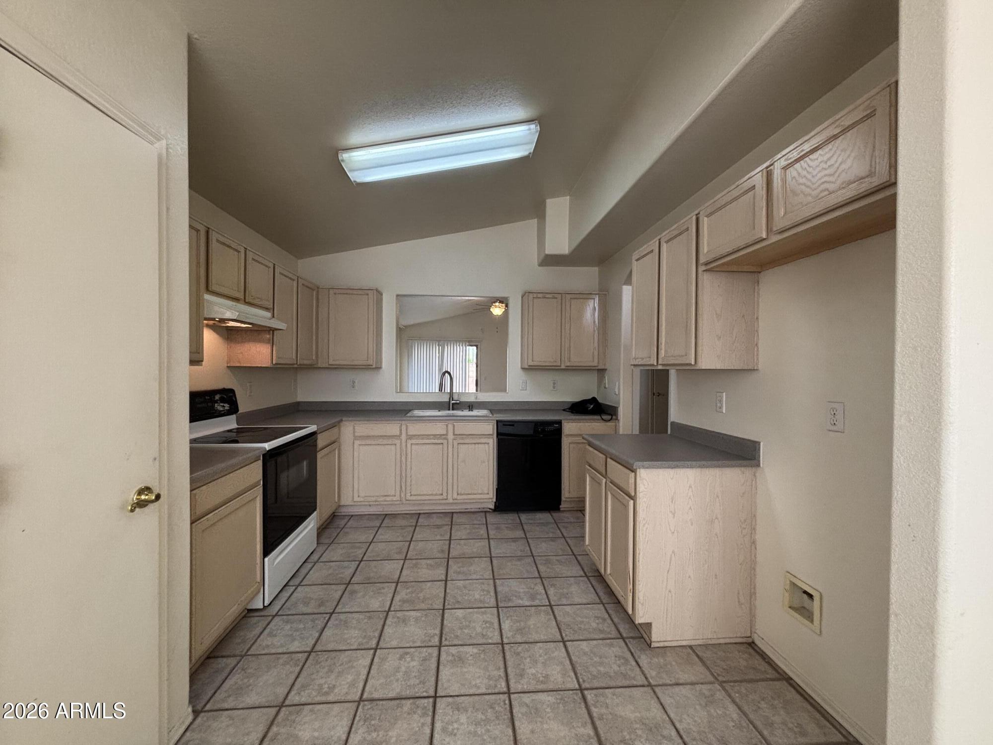 8540 W Rue de Lamour --
