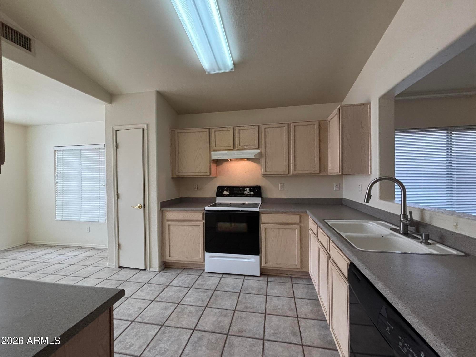 8540 W Rue de Lamour --