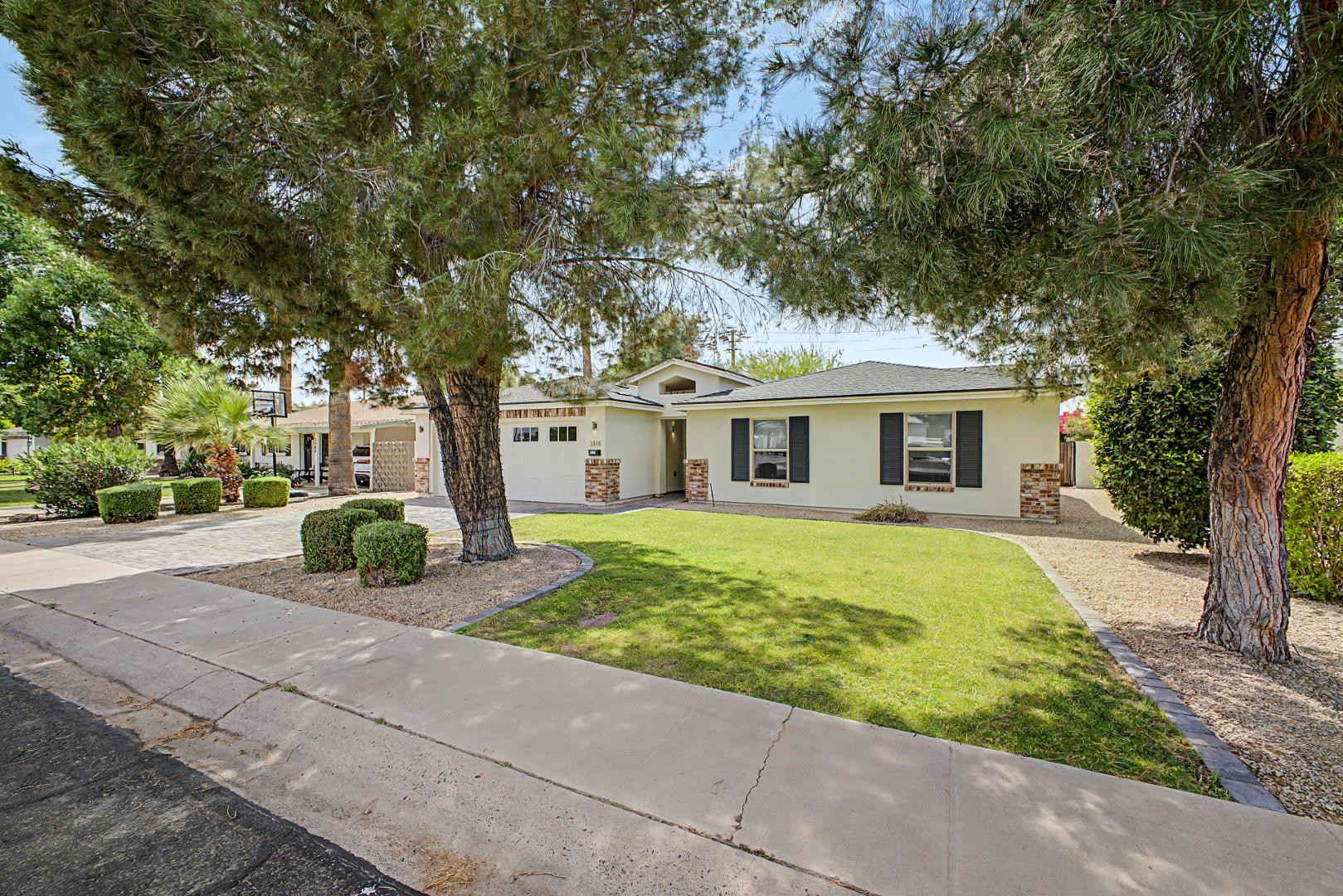3414 N 44th Place