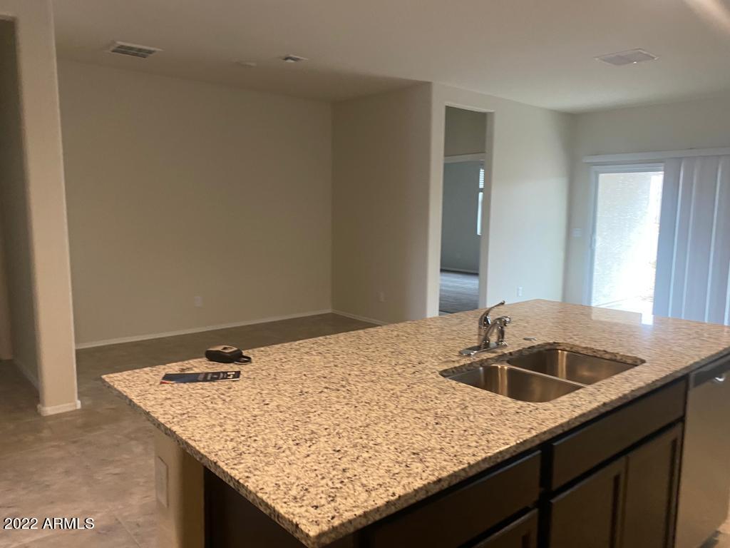 2006 E PIEDMONT Place