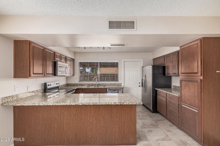 Photo 1 of 20 — 300 W EL ALBA Way, Chandler, AZ 85225