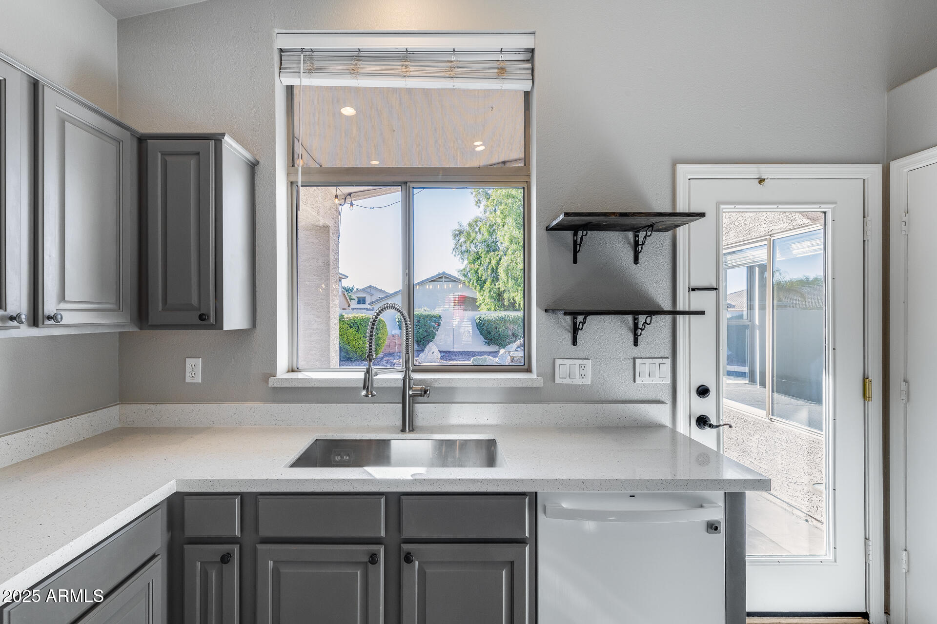 4043 W DESERT HOLLOW Drive