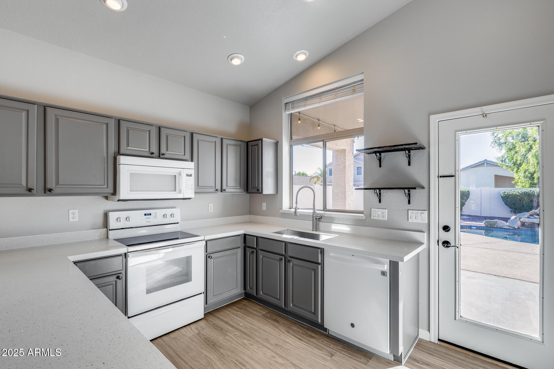 4043 W DESERT HOLLOW Drive