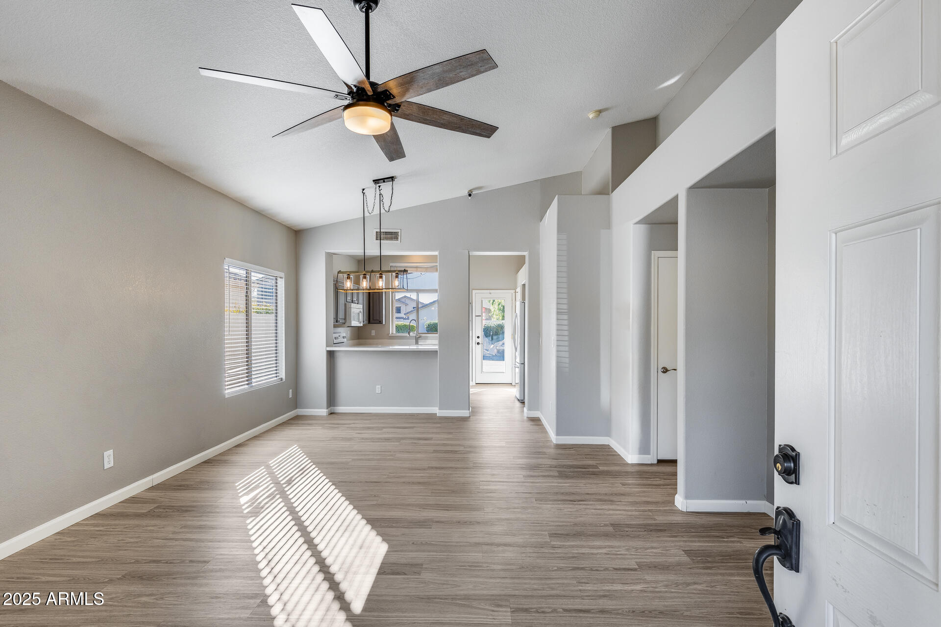 4043 W DESERT HOLLOW Drive