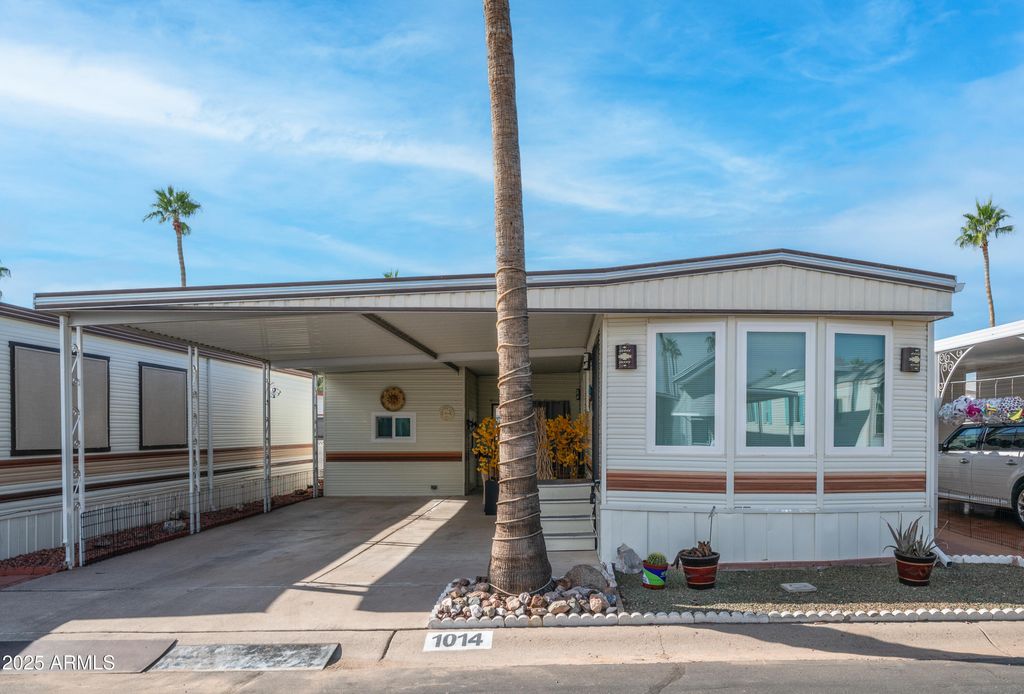 Photo of 1014 Propsector Drive, Apache Junction, AZ 85119 (MLS # 6947952)