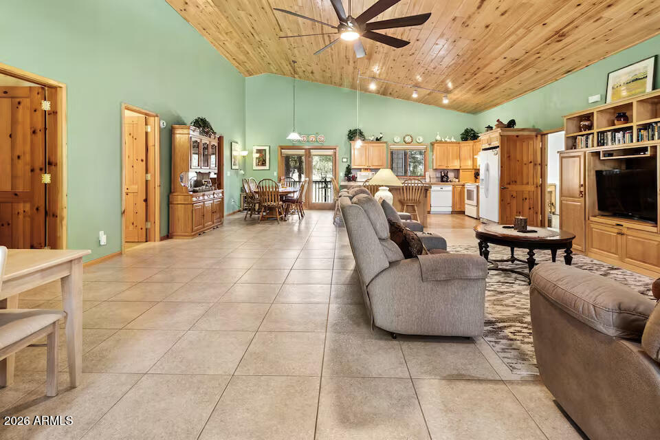 3361 COUNTRY CLUB Drive