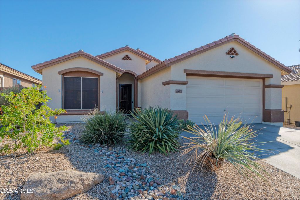 Photo of 41019 N Iron Horse Way, Anthem, AZ 85086 (MLS # 6944699)