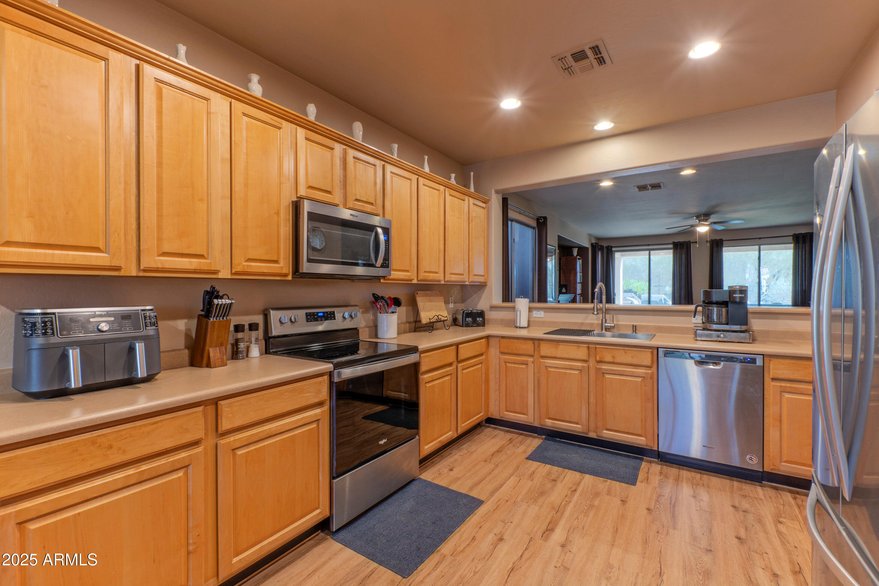 41019 N IRON HORSE Way