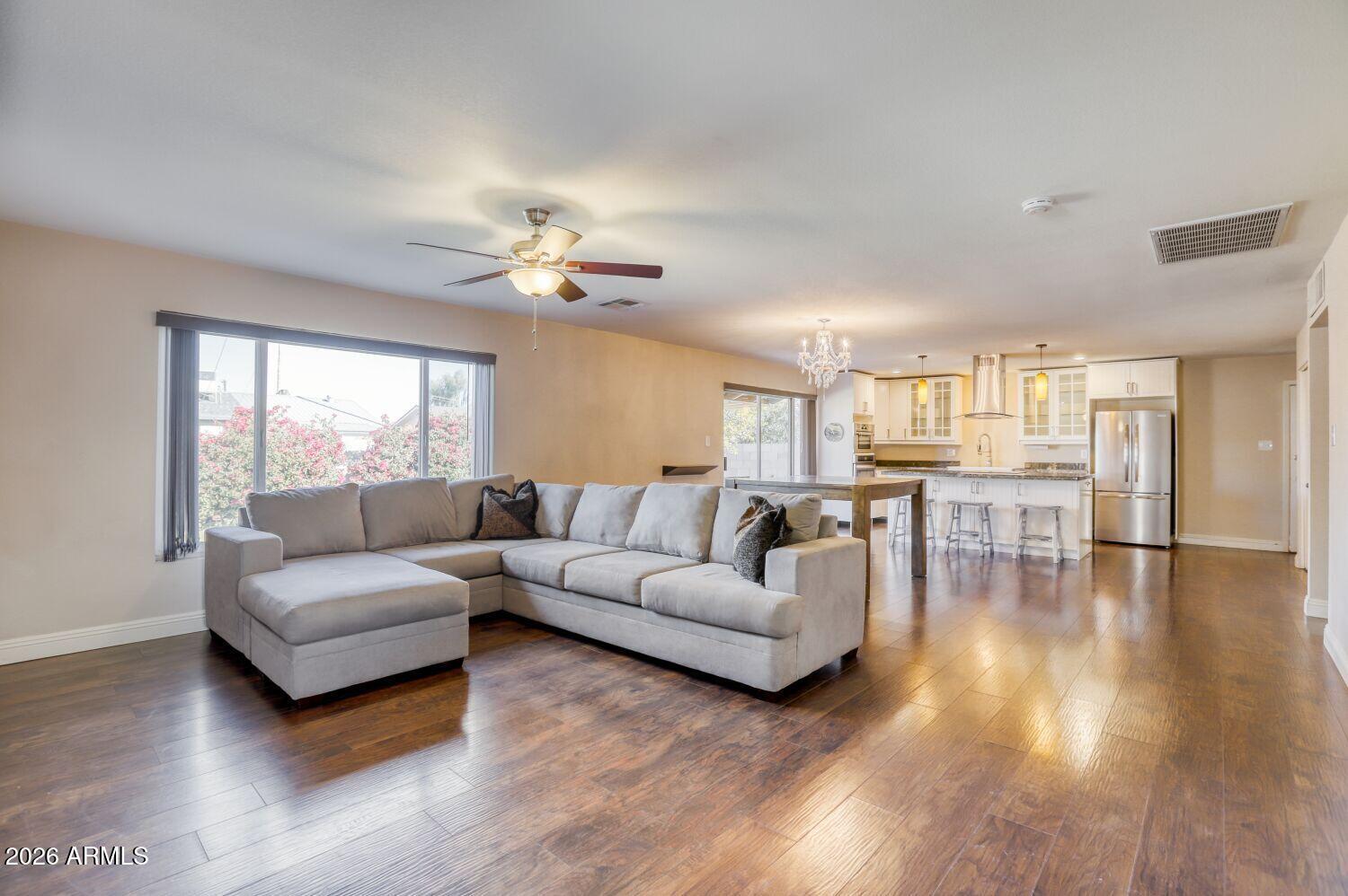 8640 E WILSHIRE Drive