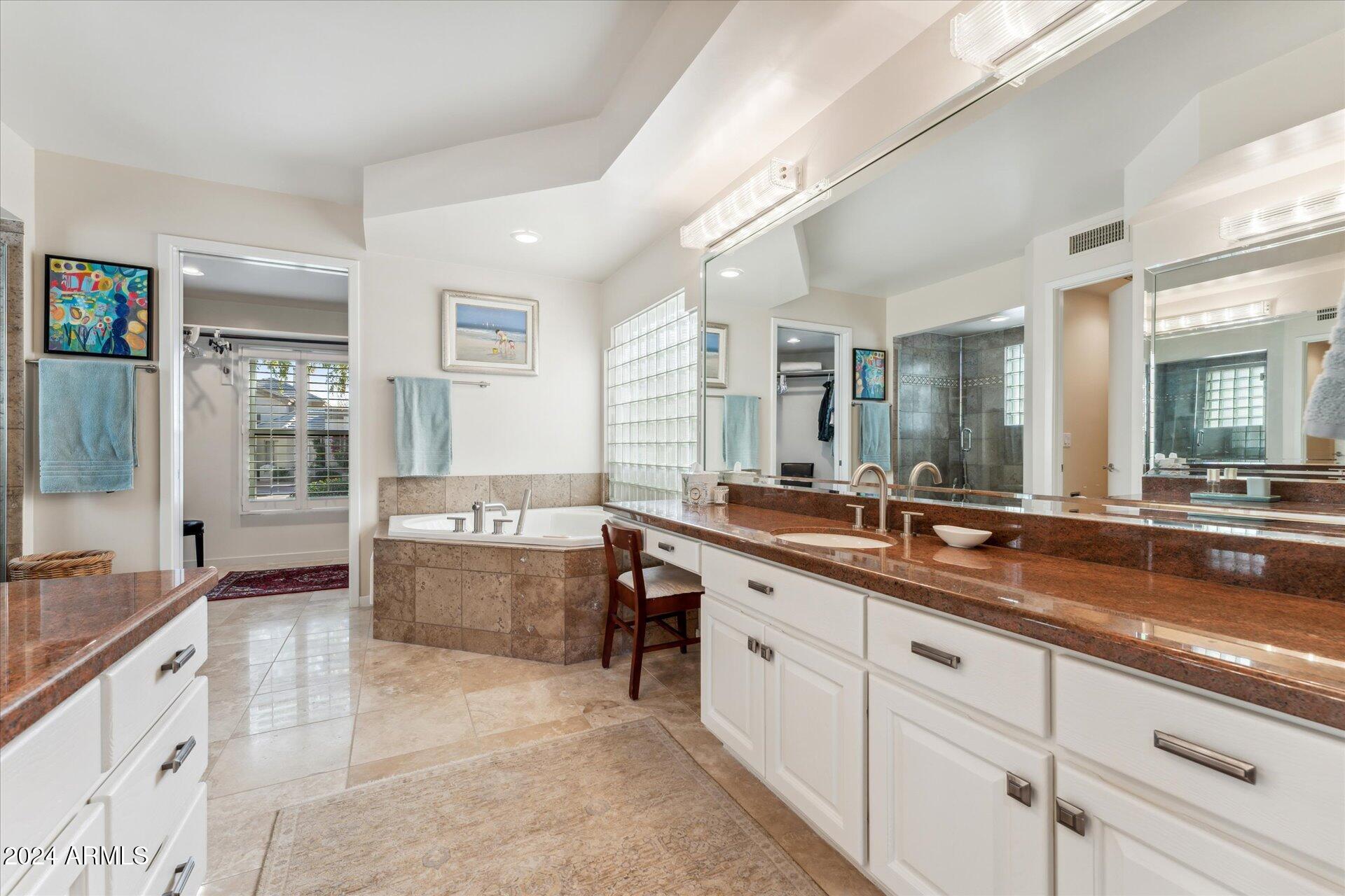 Phoenix, Arizona 85016, United States, 3 Bedrooms Bedrooms, ,4 BathroomsBathrooms,Residential,Pending,32349