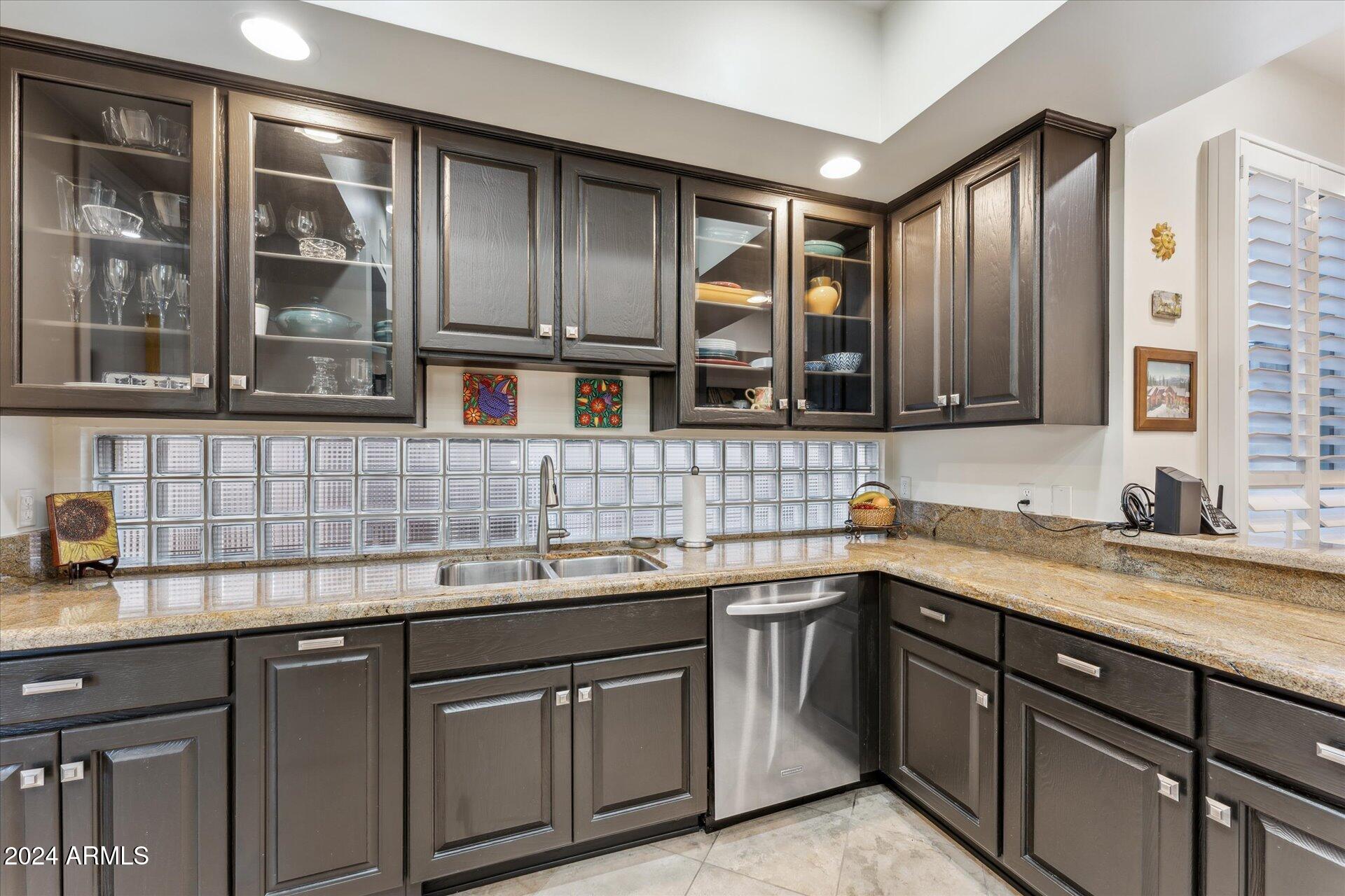 Phoenix, Arizona 85016, United States, 3 Bedrooms Bedrooms, ,4 BathroomsBathrooms,Residential,Pending,32349