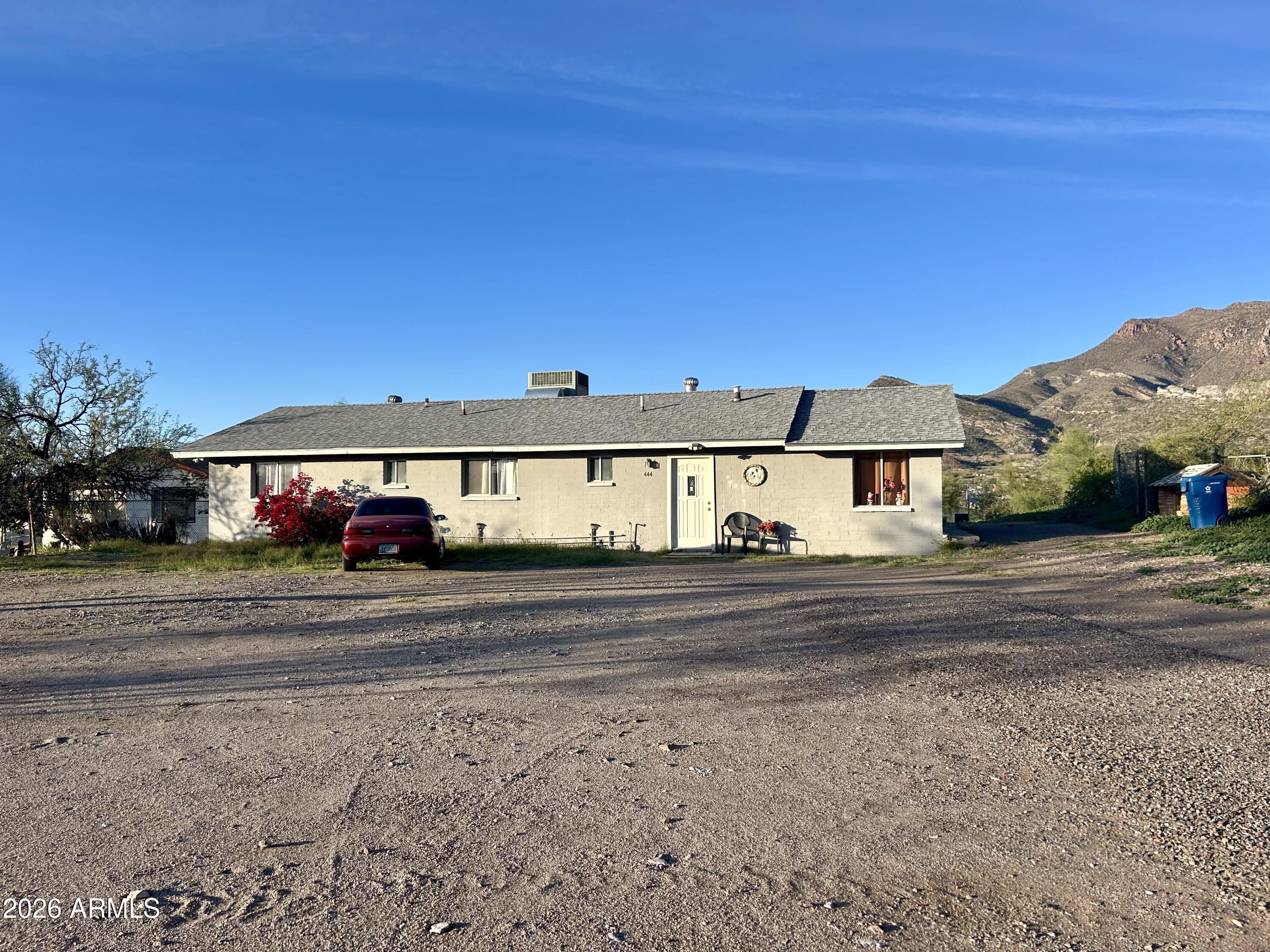 444 W VALENTINE Street