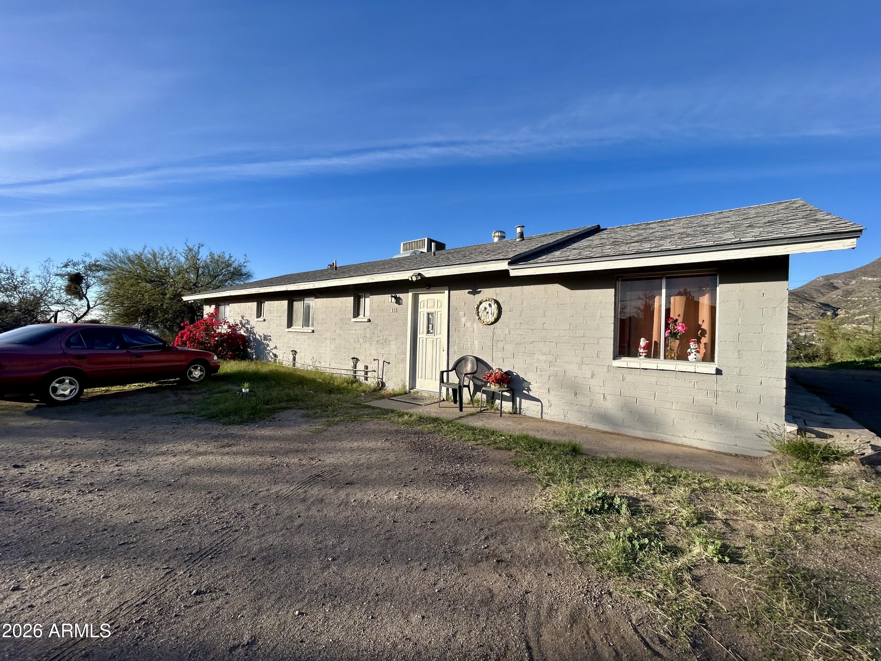 444 W VALENTINE Street