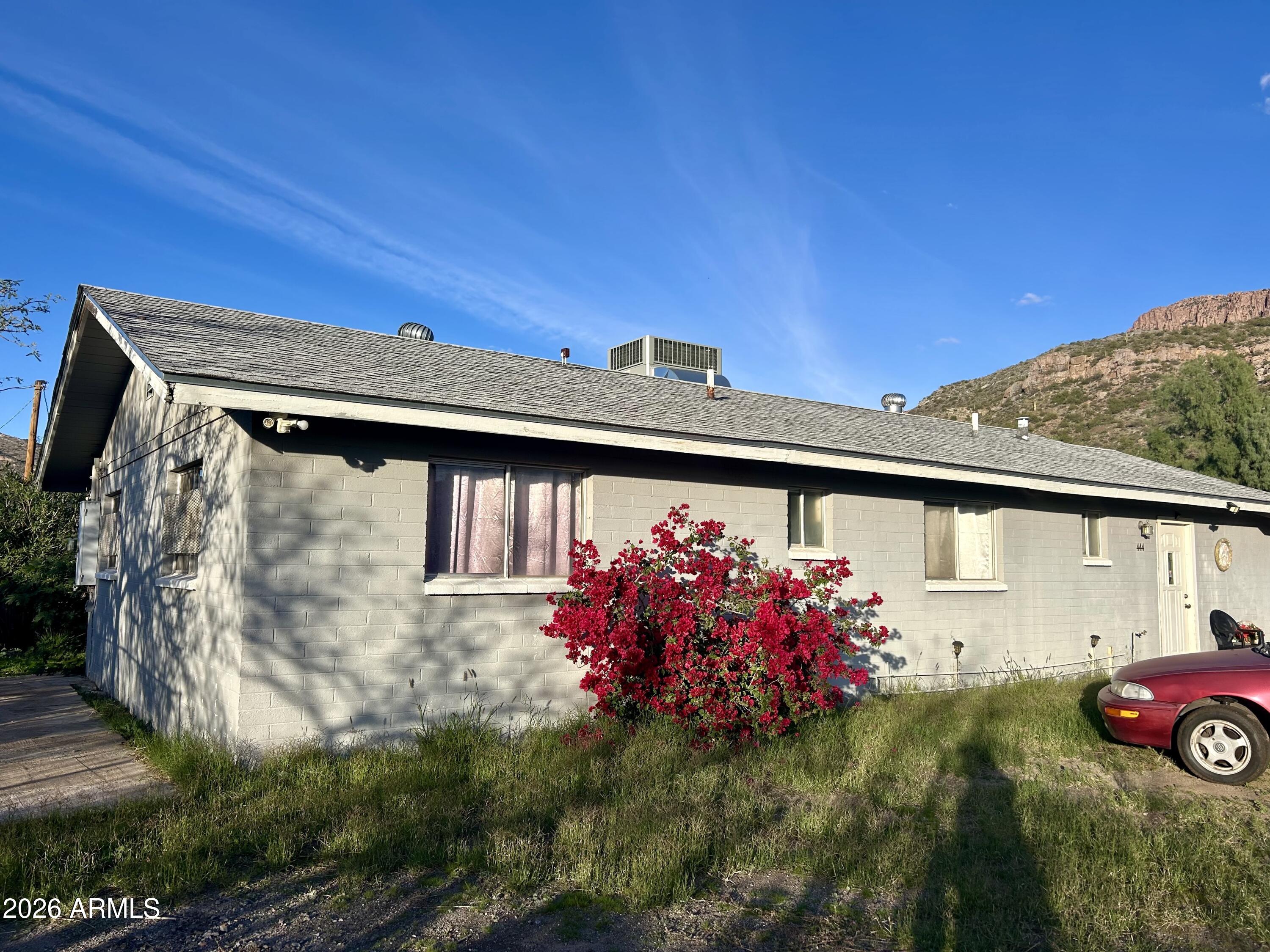 444 W VALENTINE Street