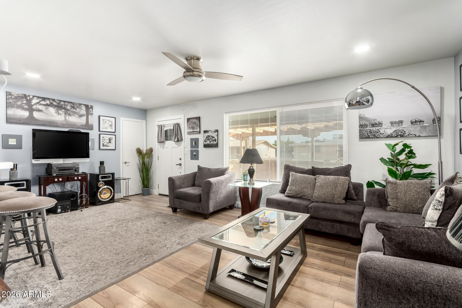 5422 E DES MOINES Street