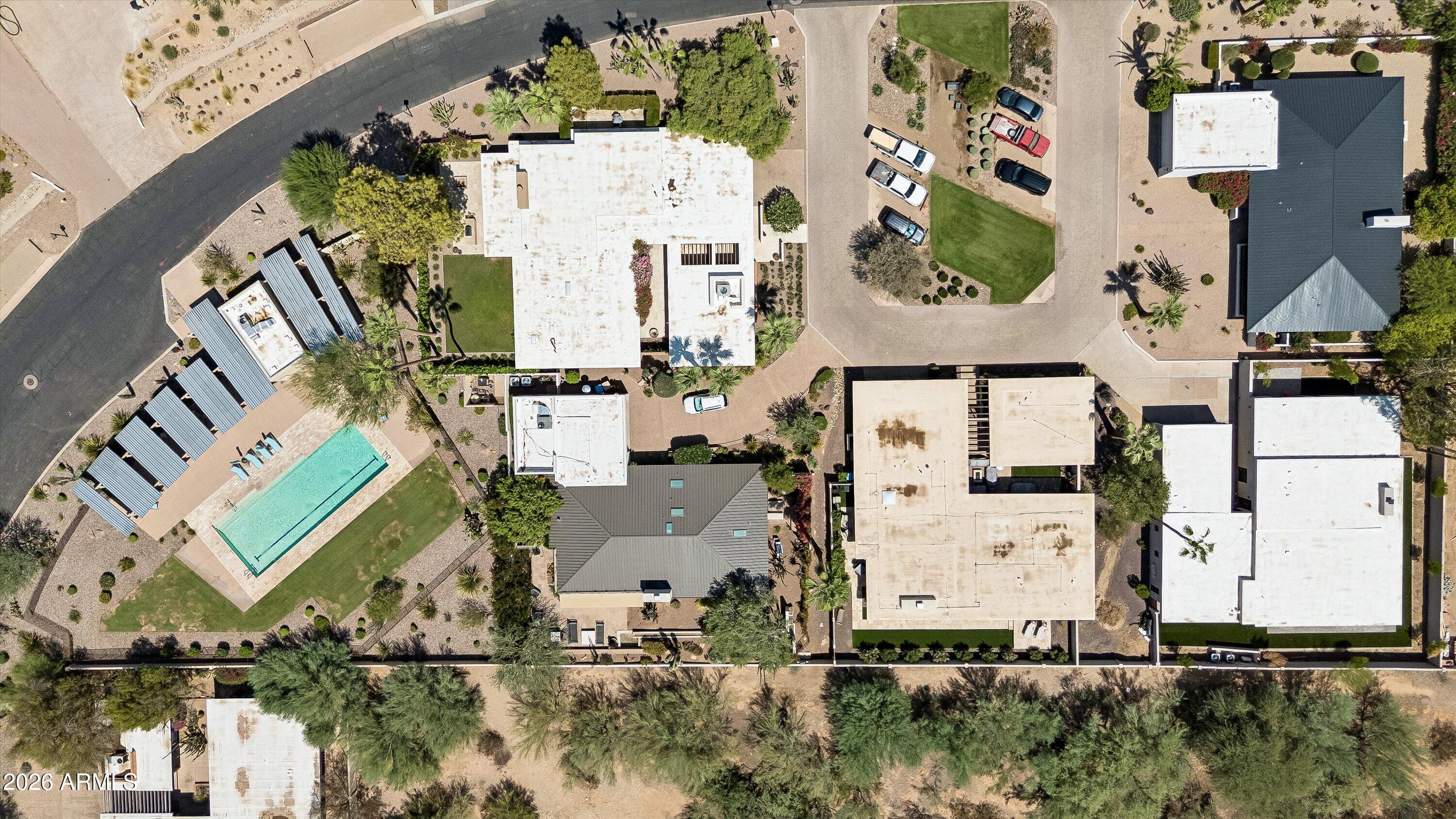 5434 E LINCOLN Drive 33