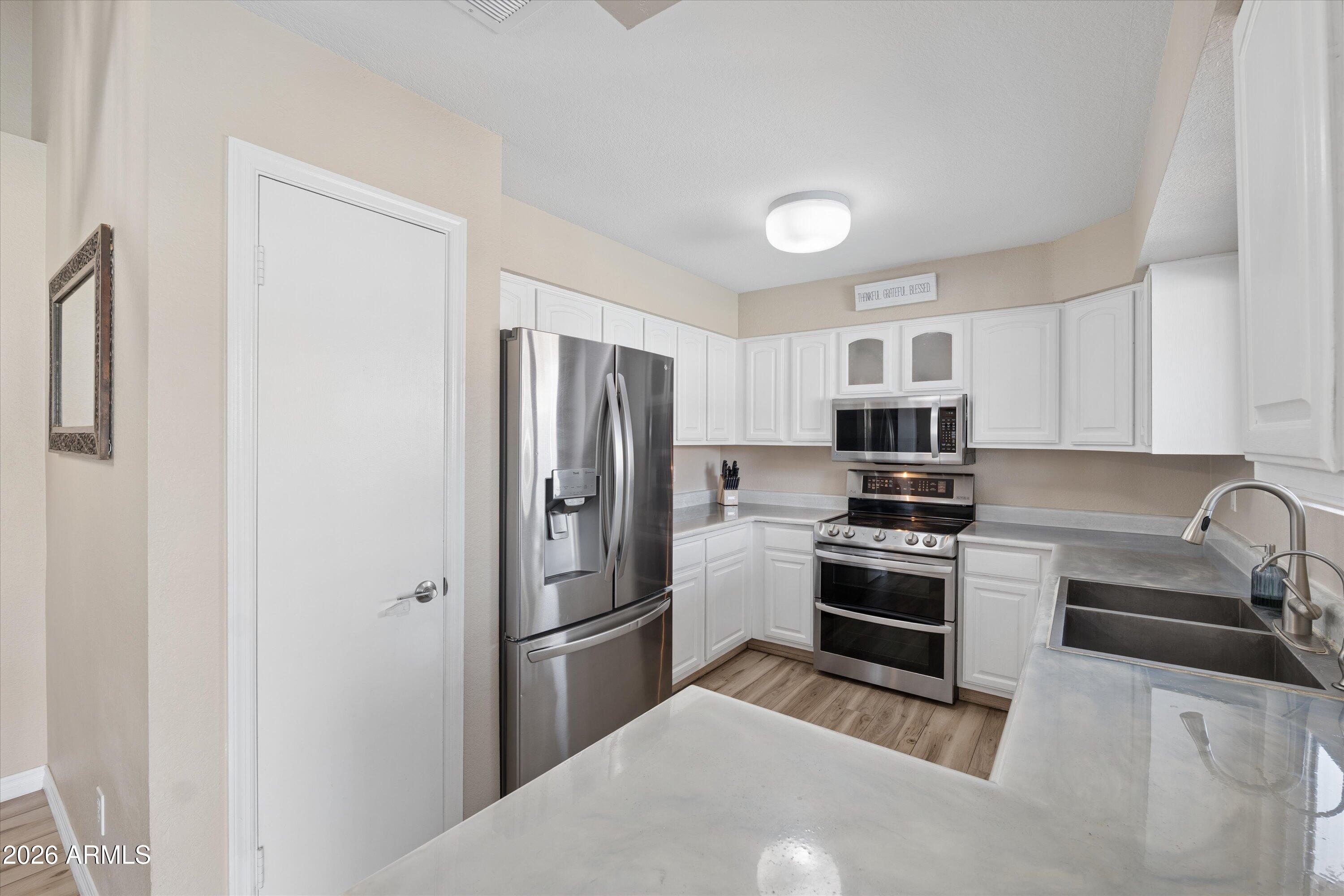 LA CRESCENTA UNIT 2 - Residential