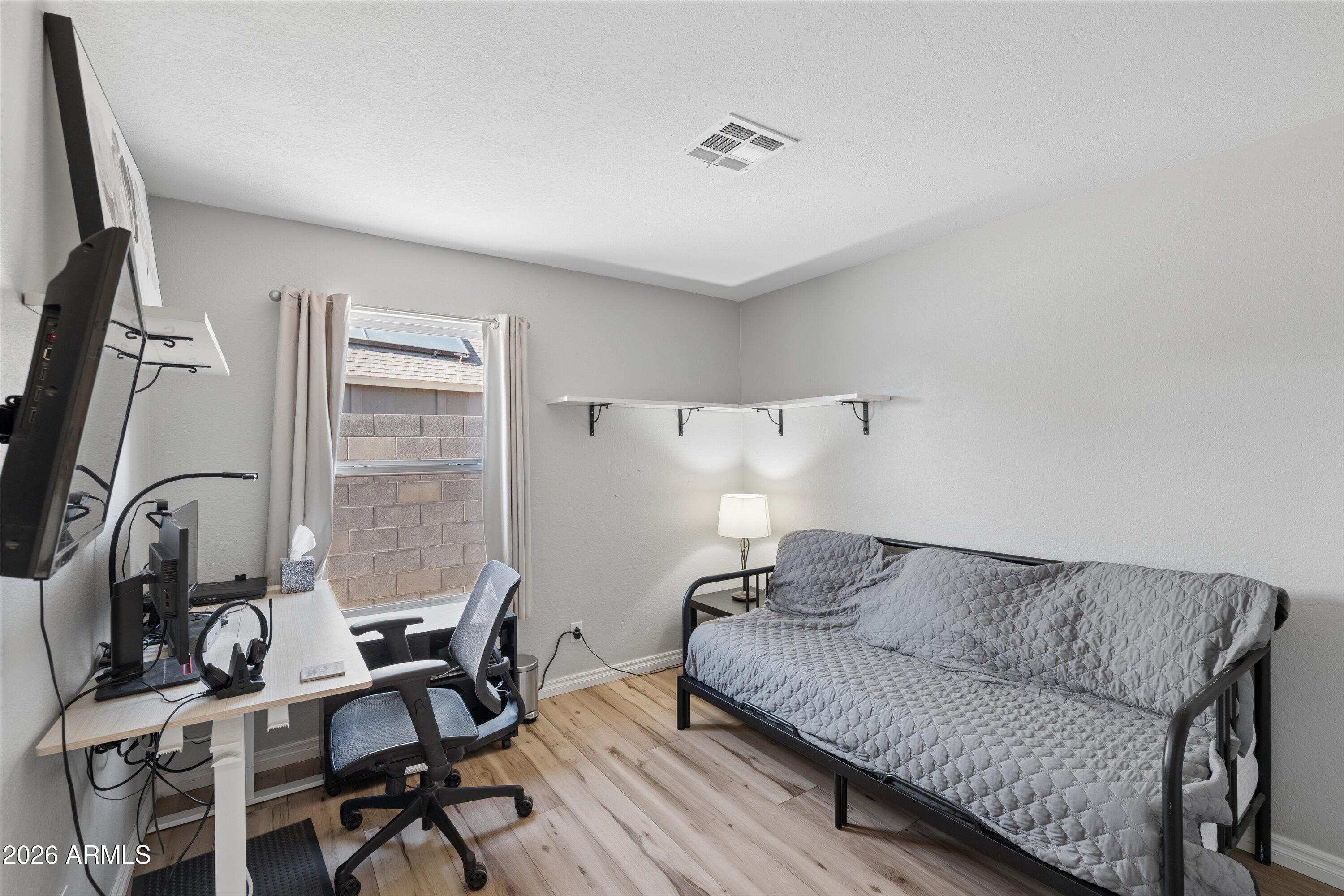 LA CRESCENTA UNIT 2 - Residential