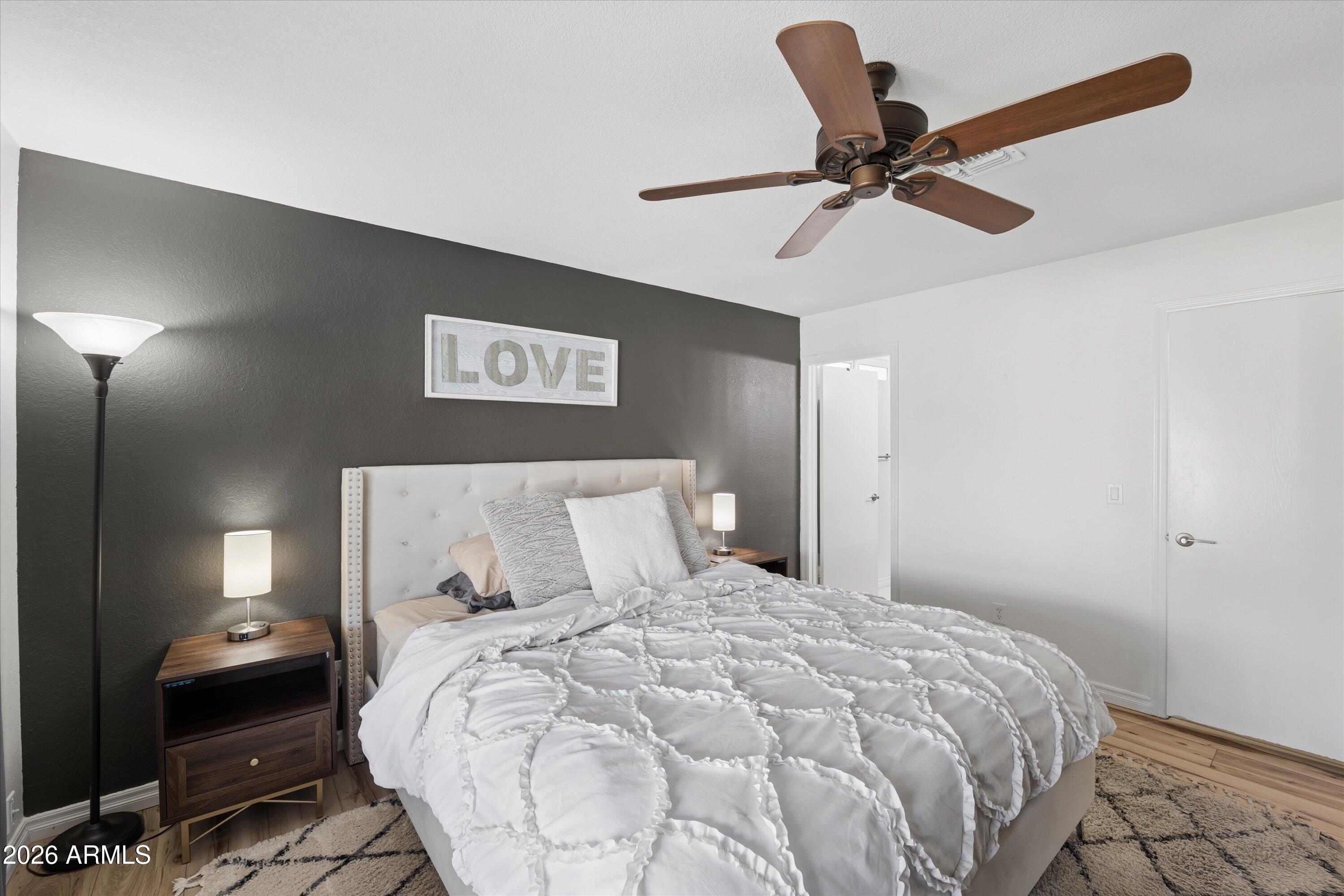 LA CRESCENTA UNIT 2 - Residential