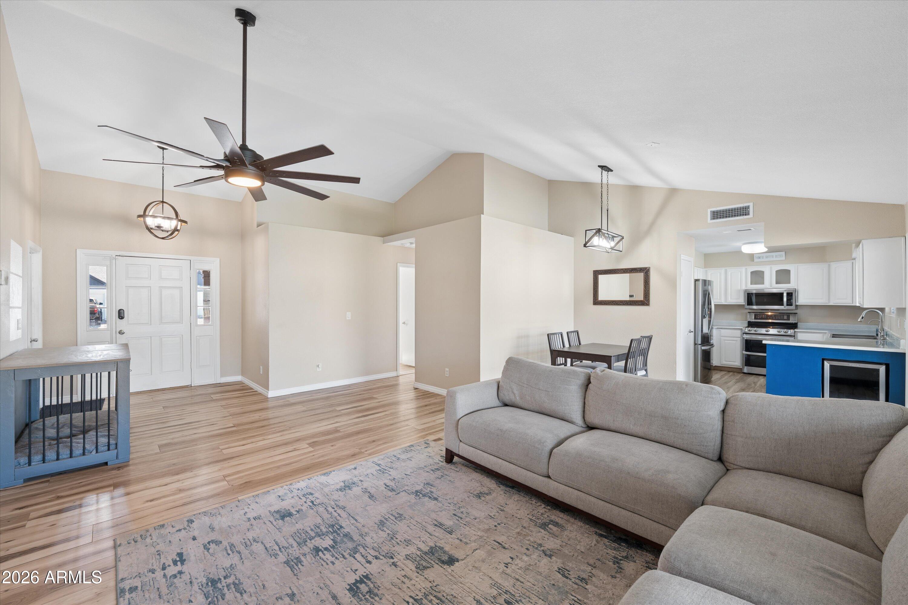LA CRESCENTA UNIT 2 - Residential