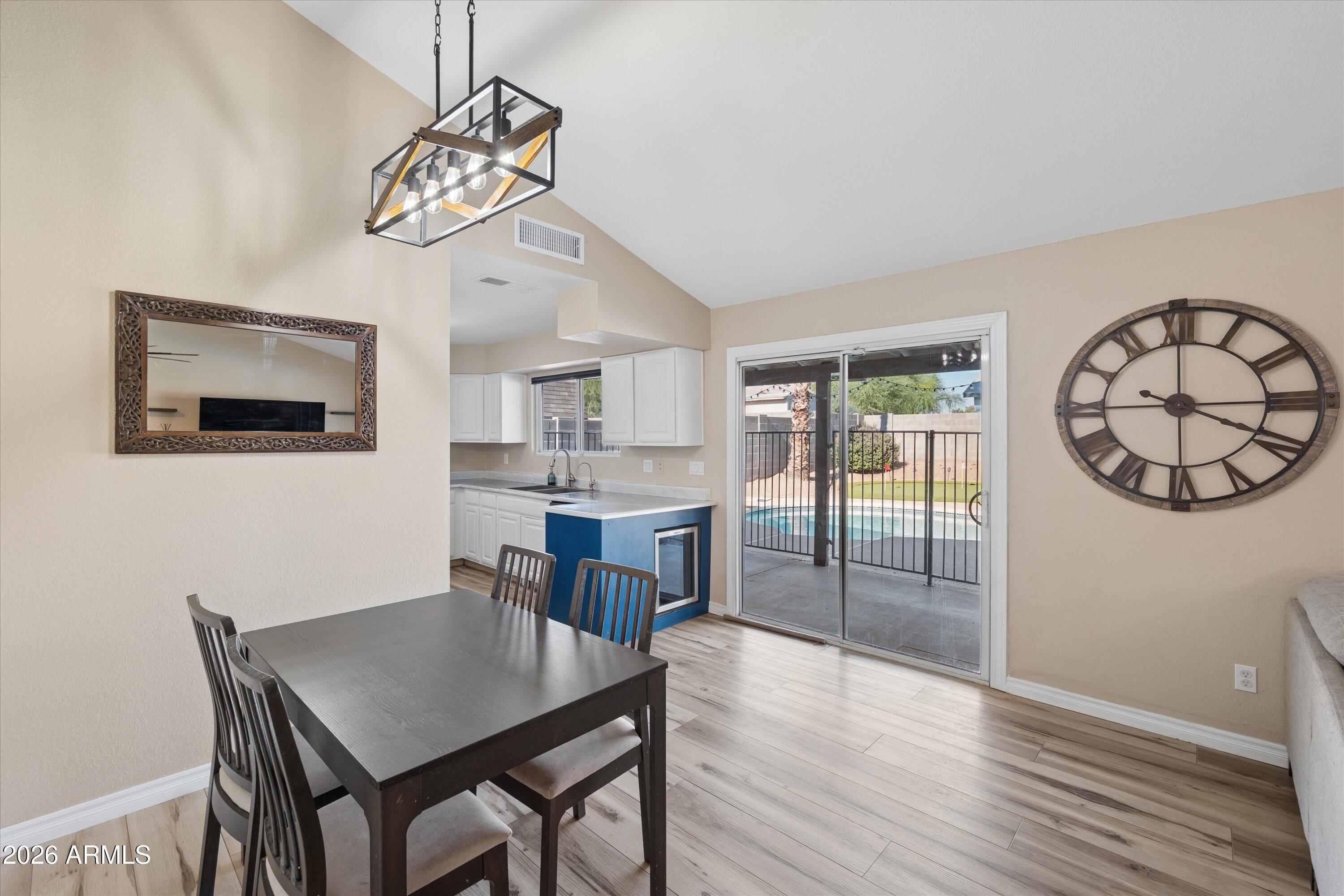 LA CRESCENTA UNIT 2 - Residential