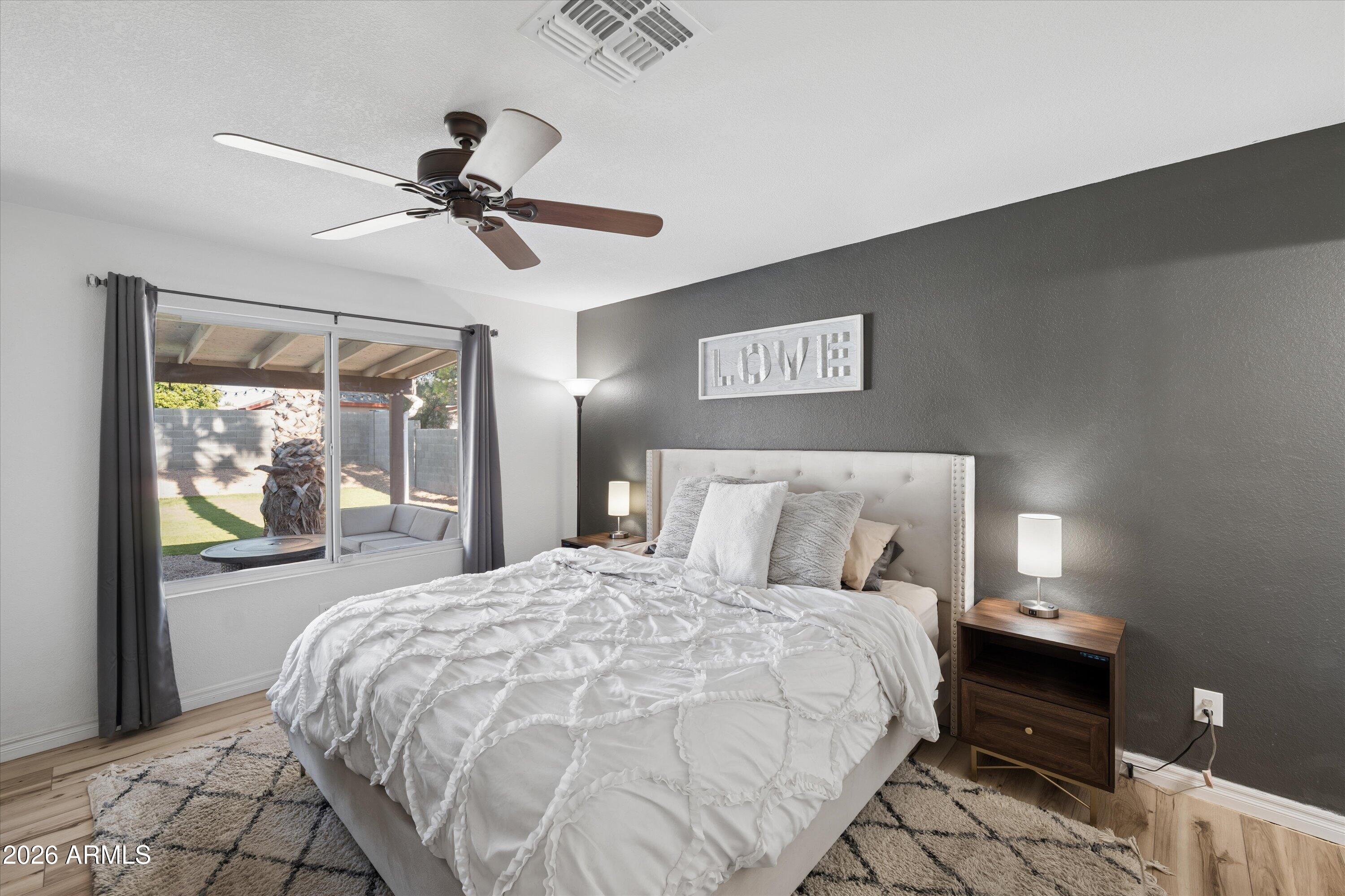 LA CRESCENTA UNIT 2 - Residential