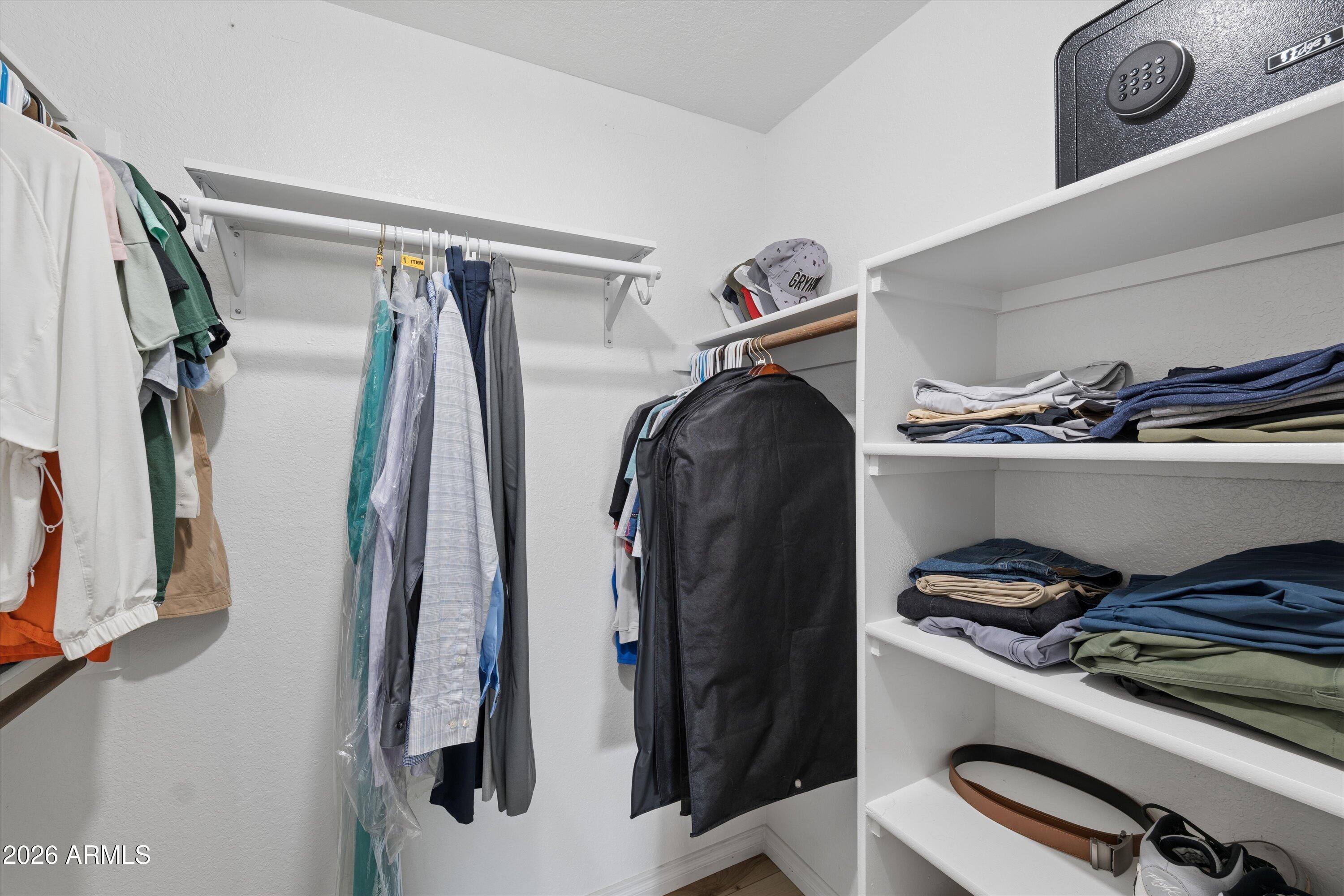LA CRESCENTA UNIT 2 - Residential