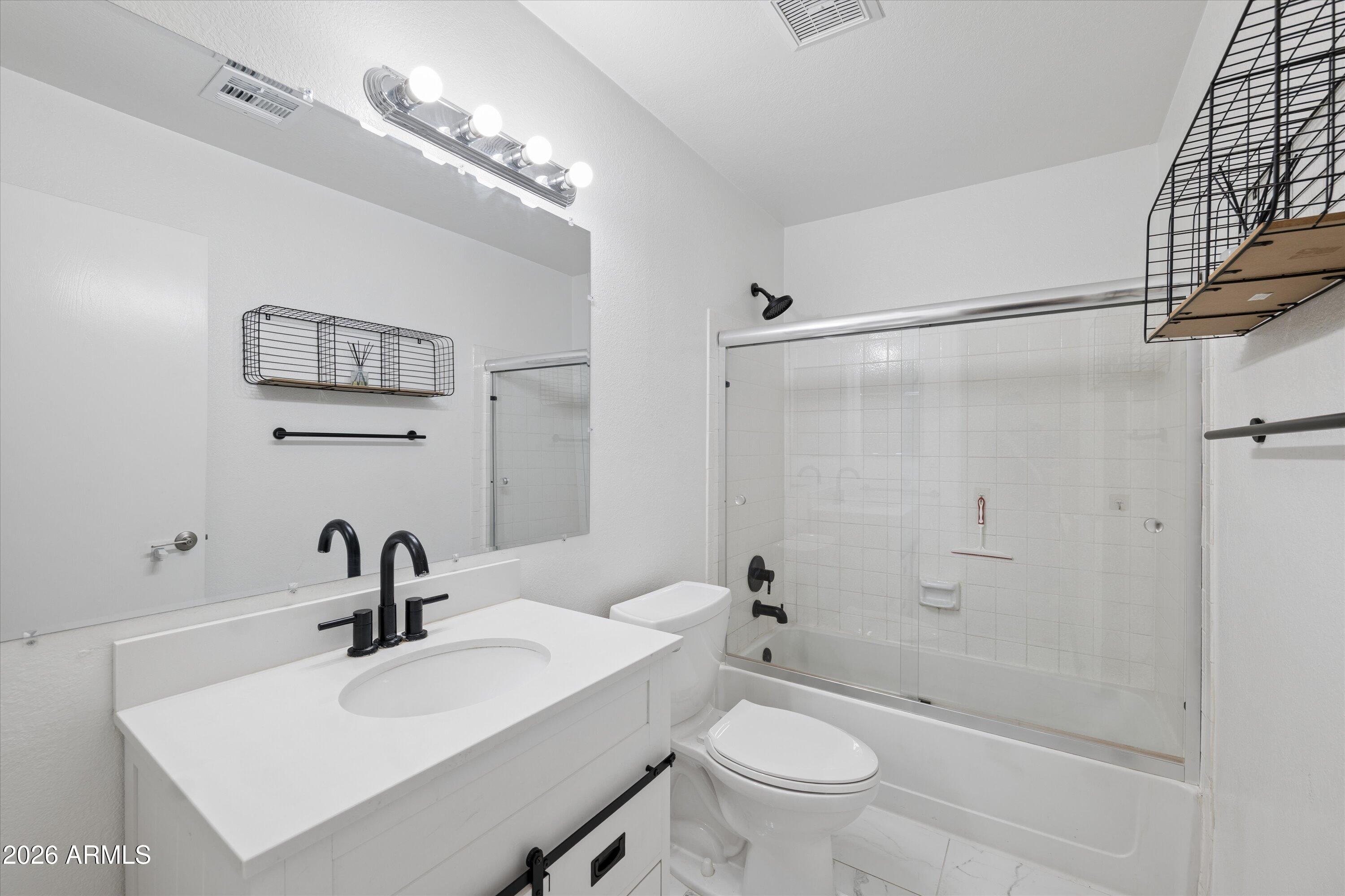 LA CRESCENTA UNIT 2 - Residential