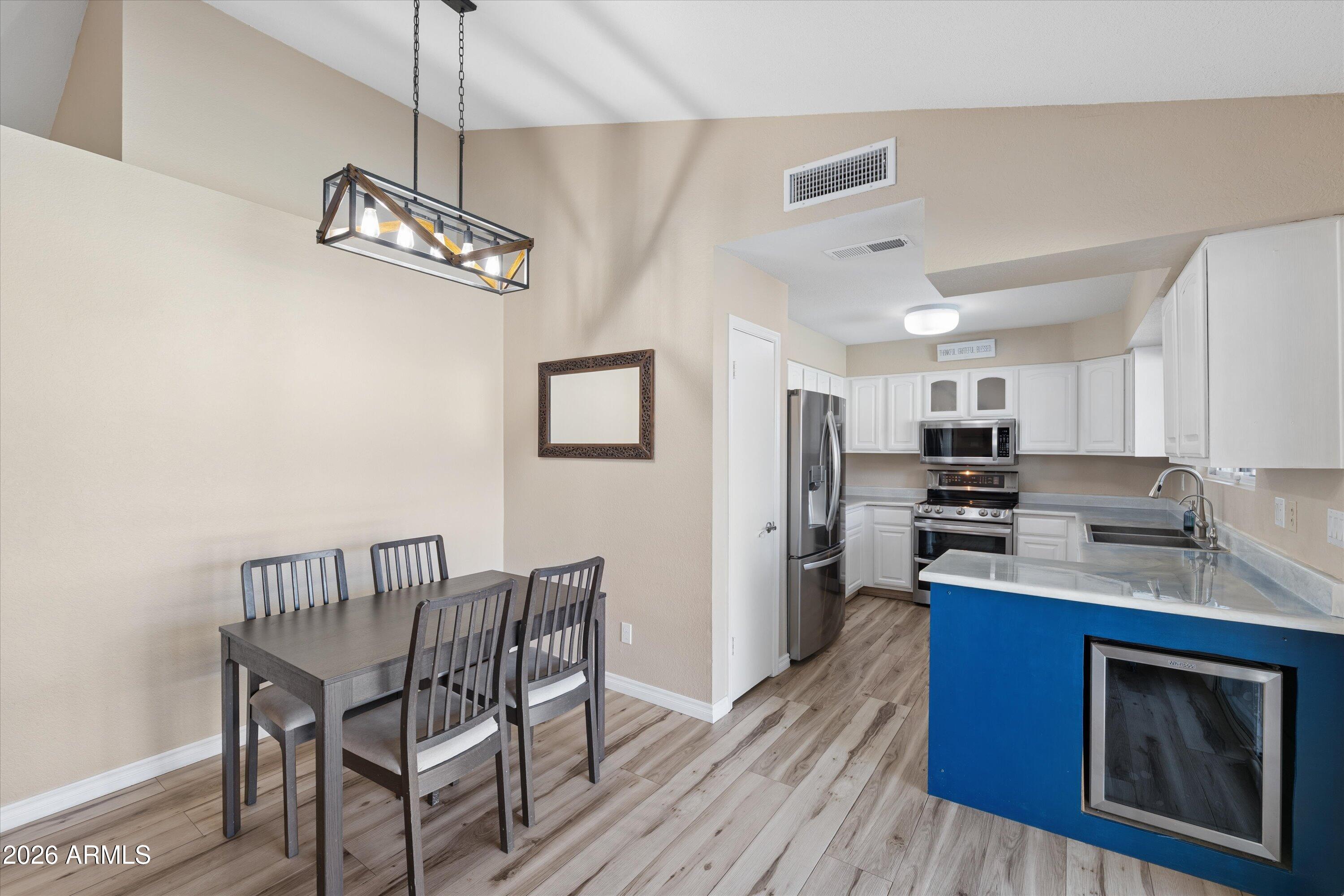 LA CRESCENTA UNIT 2 - Residential