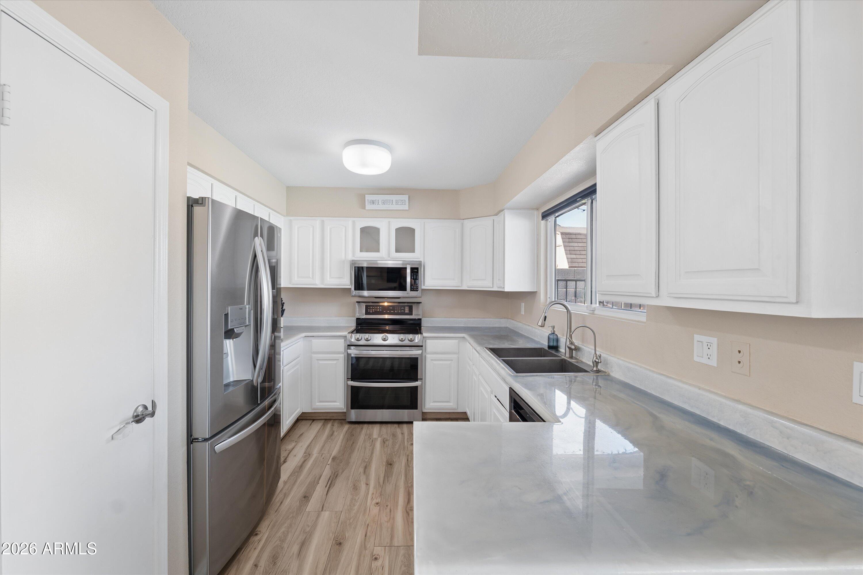 LA CRESCENTA UNIT 2 - Residential