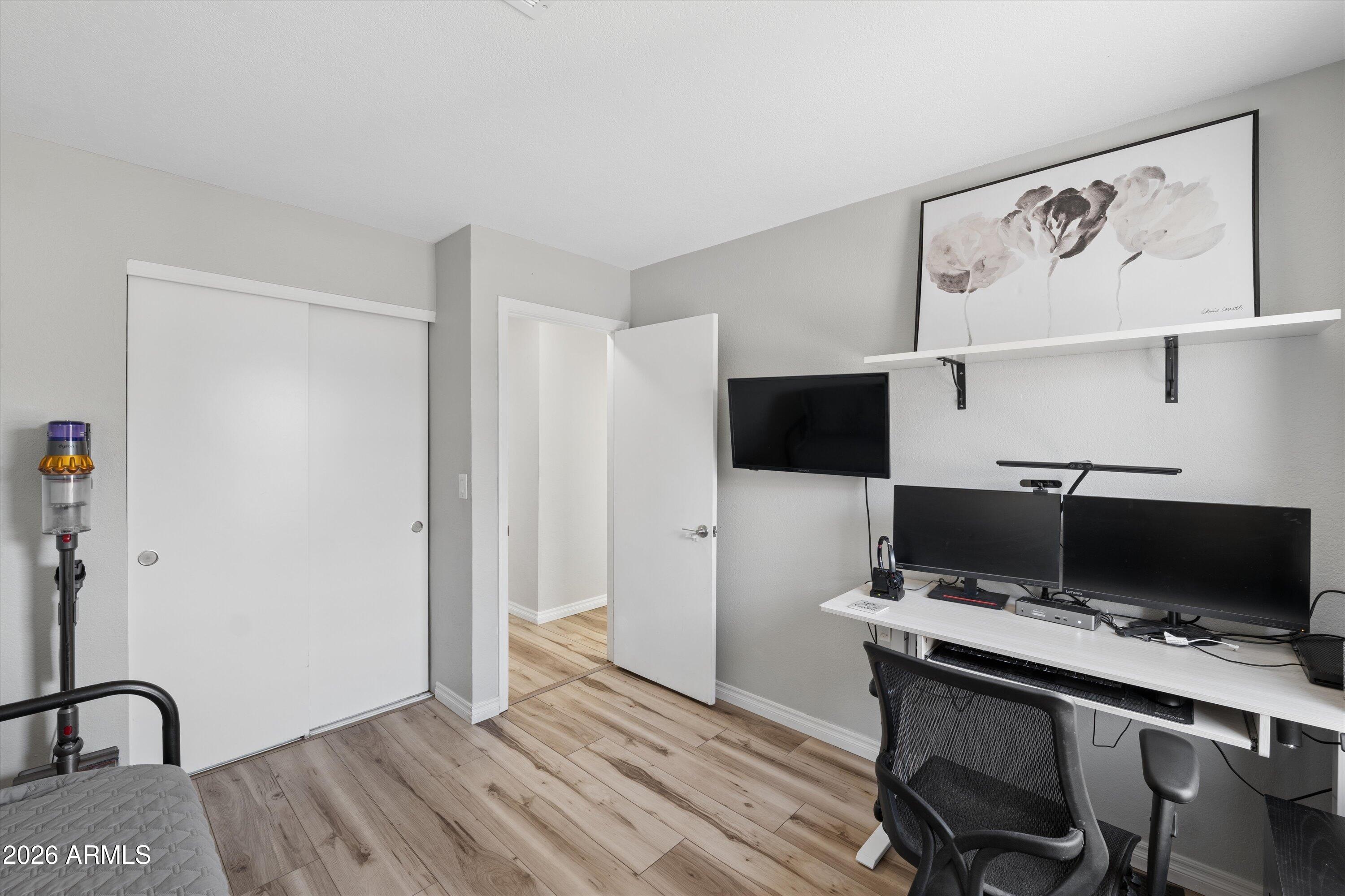 LA CRESCENTA UNIT 2 - Residential