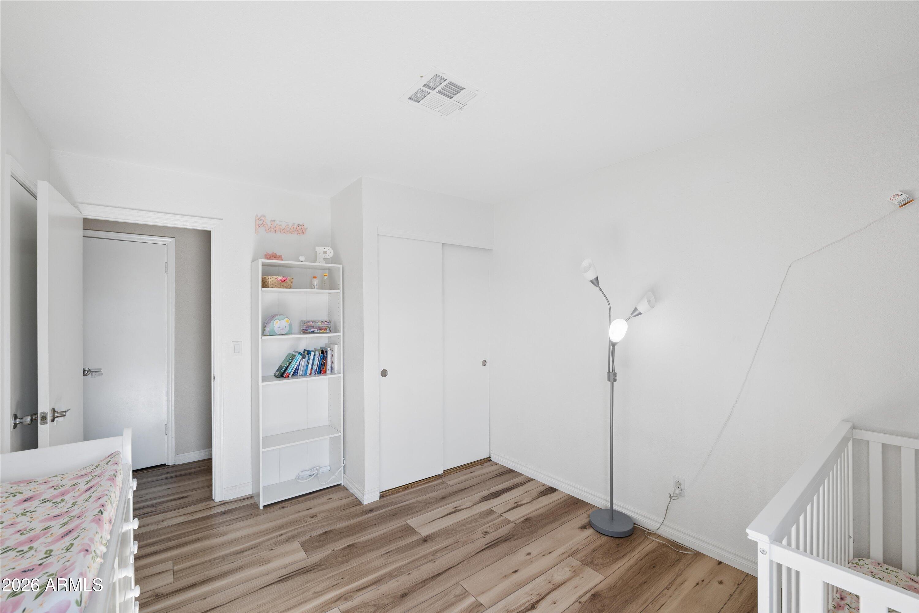 LA CRESCENTA UNIT 2 - Residential