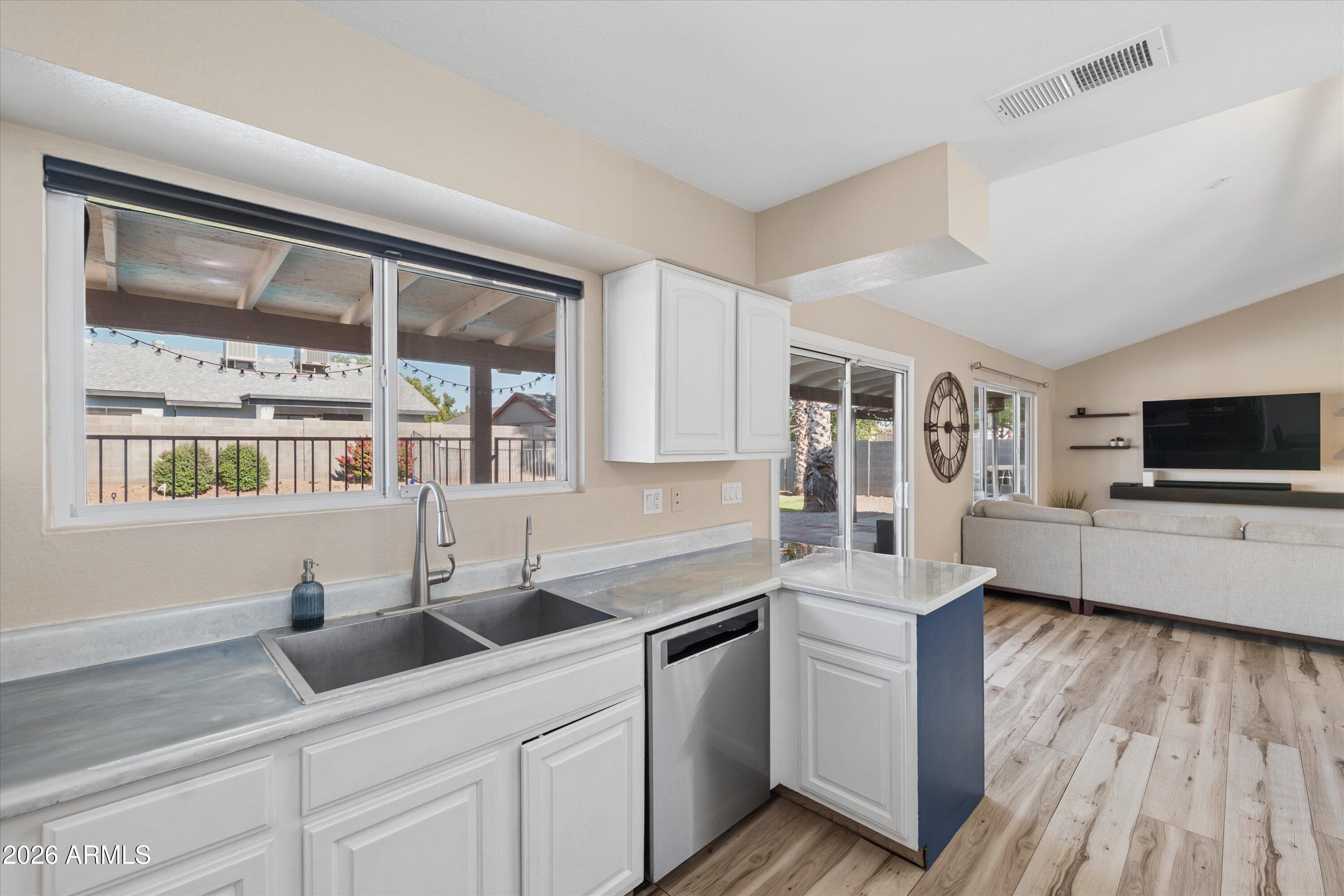 LA CRESCENTA UNIT 2 - Residential