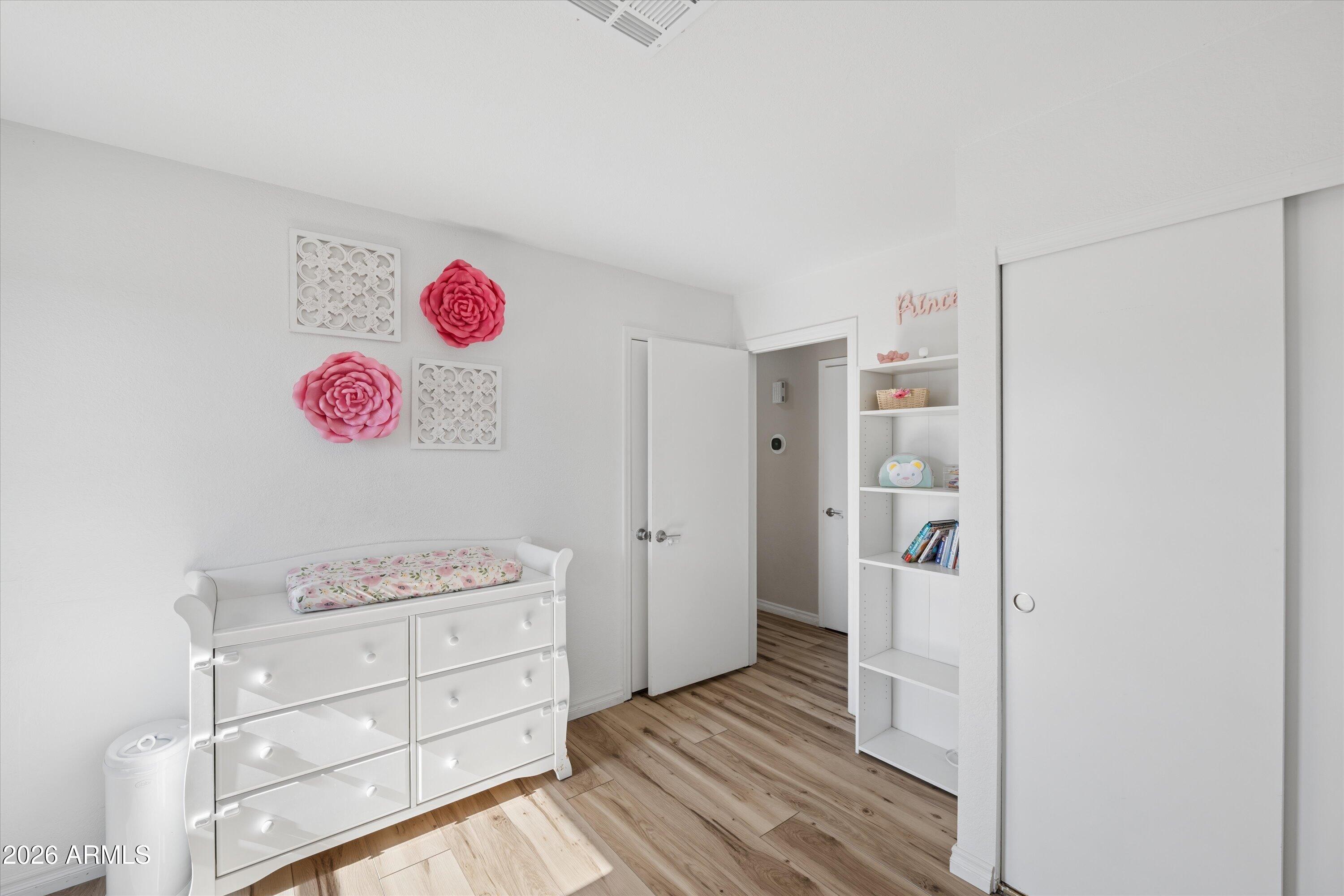LA CRESCENTA UNIT 2 - Residential