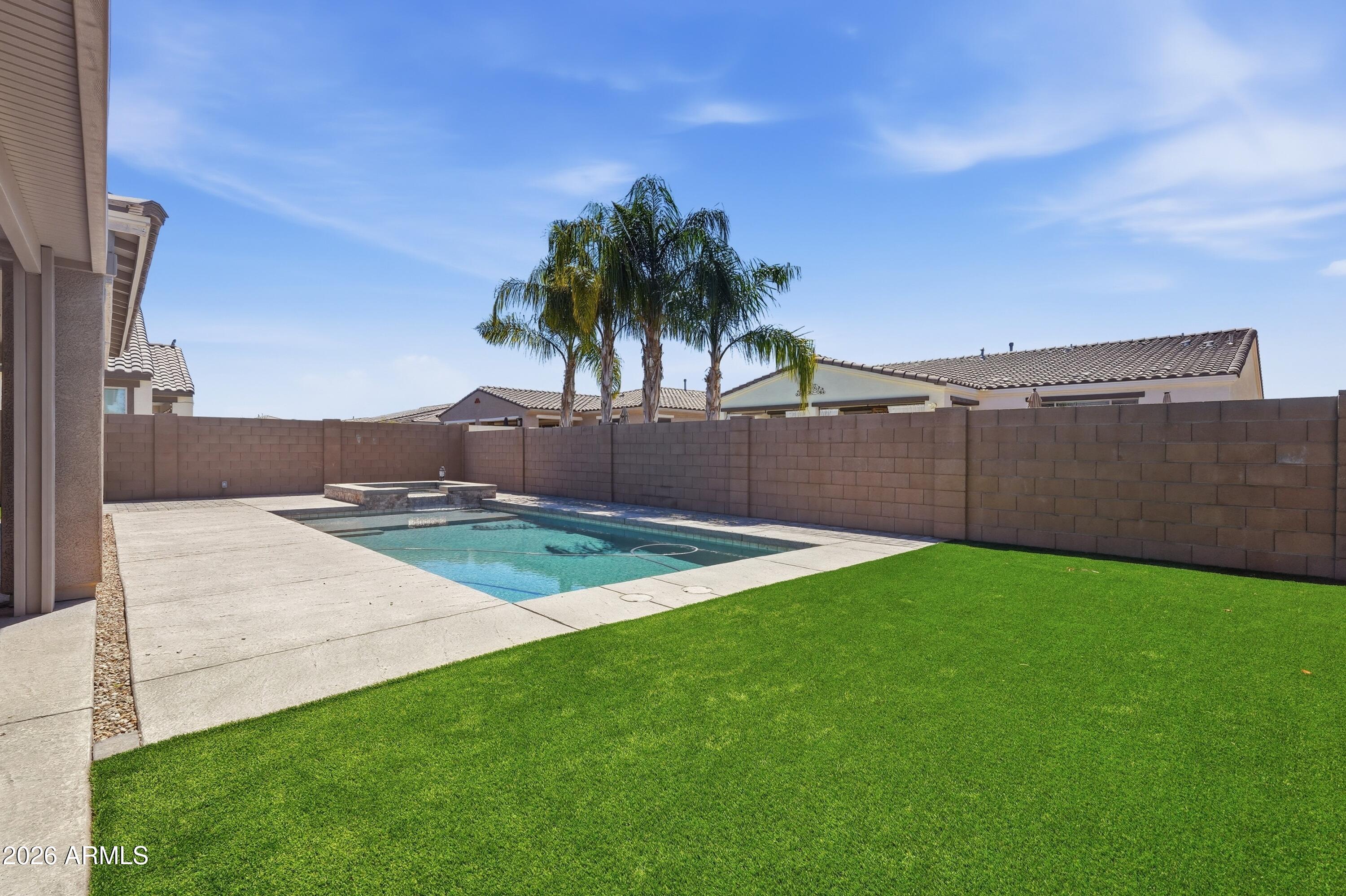 23061 E CAMINA PLATA --