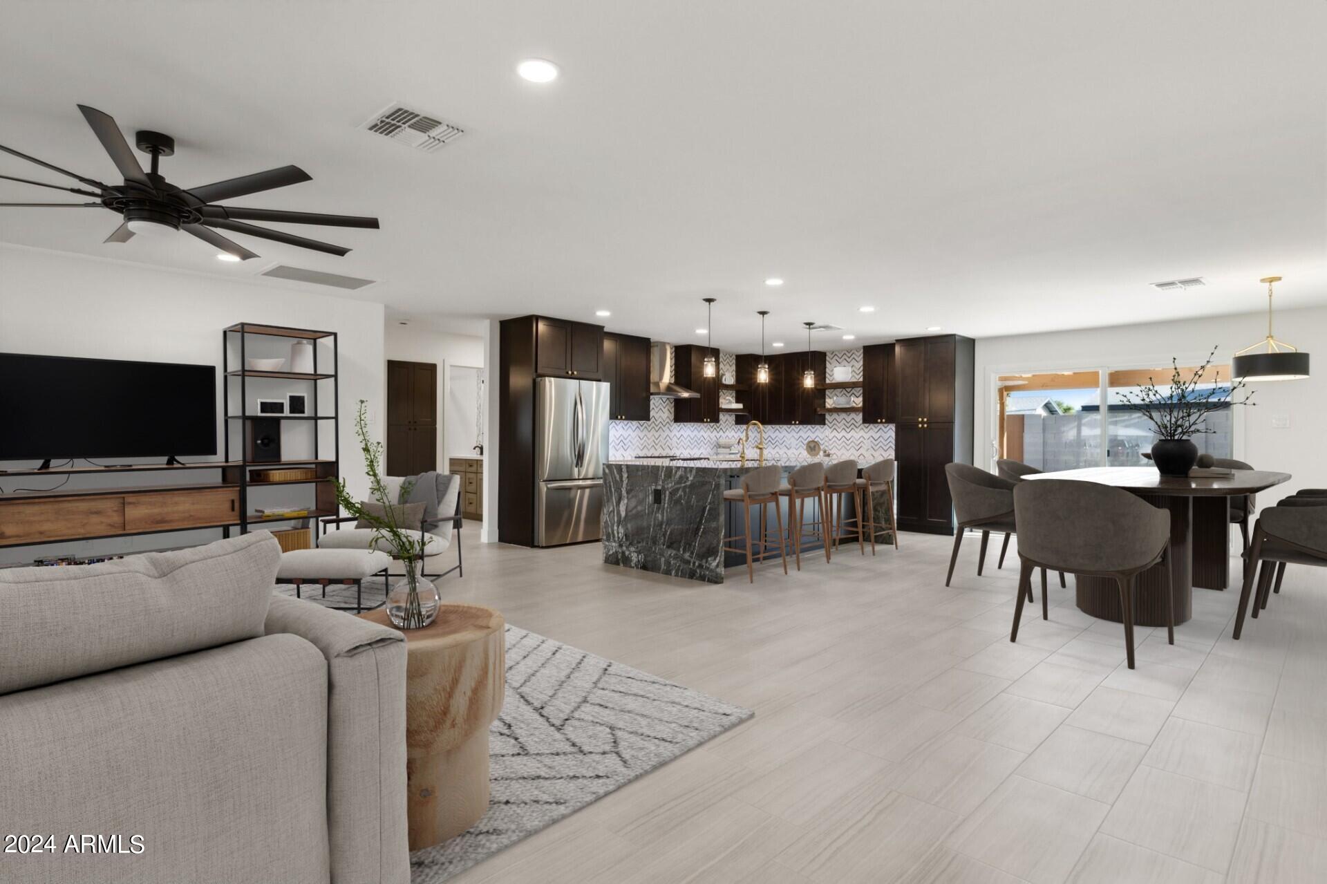 8719 E COLUMBUS Avenue