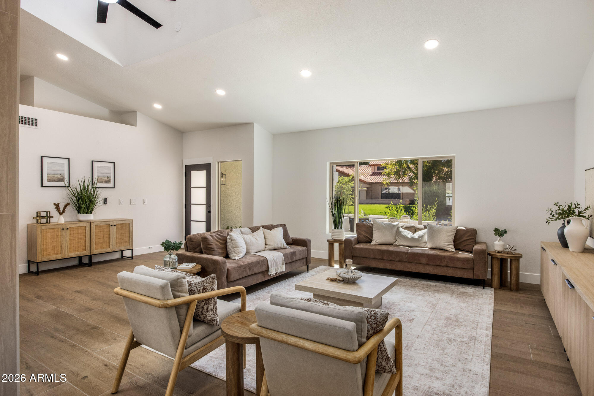 10580 E San Salvador Drive