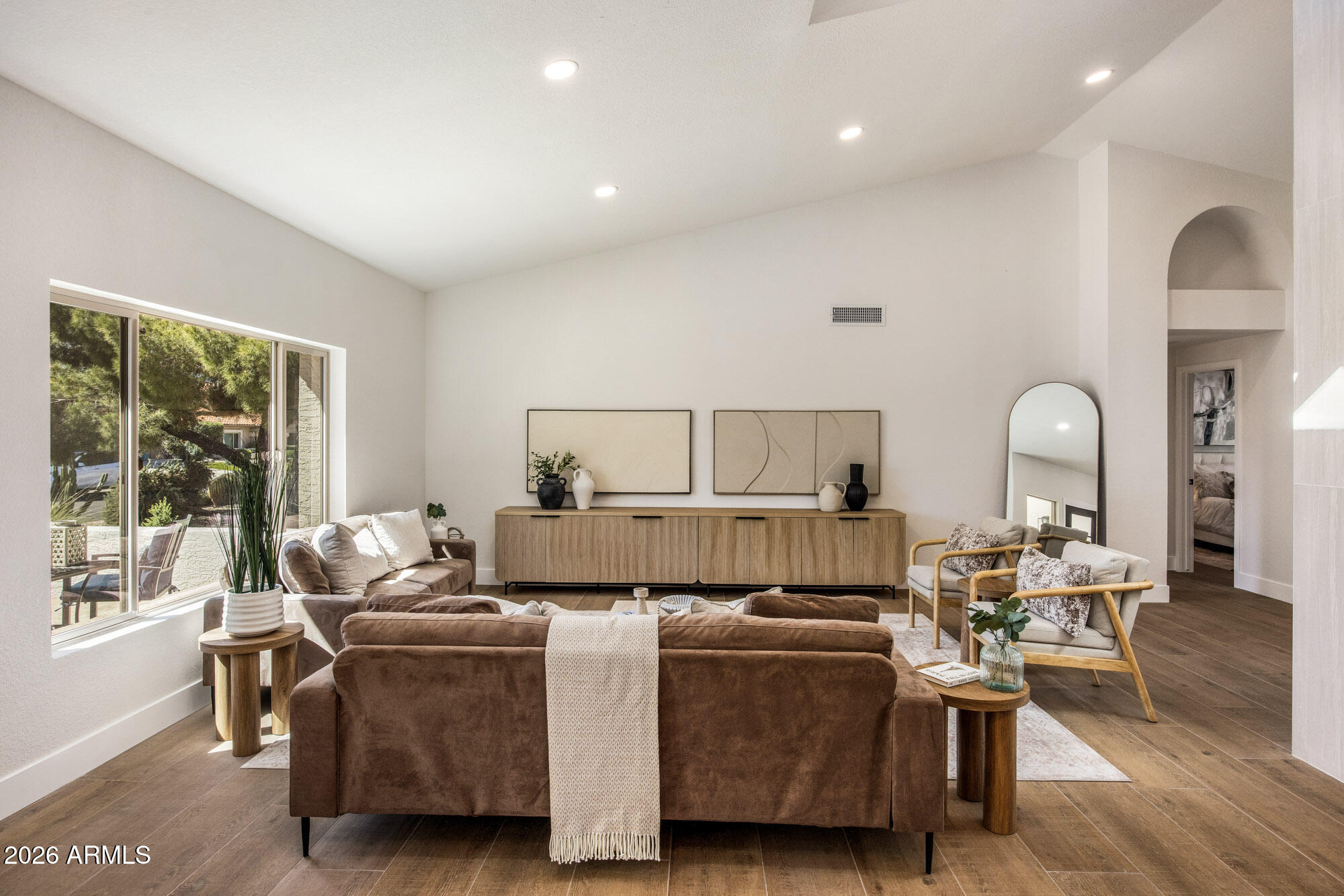 10580 E San Salvador Drive