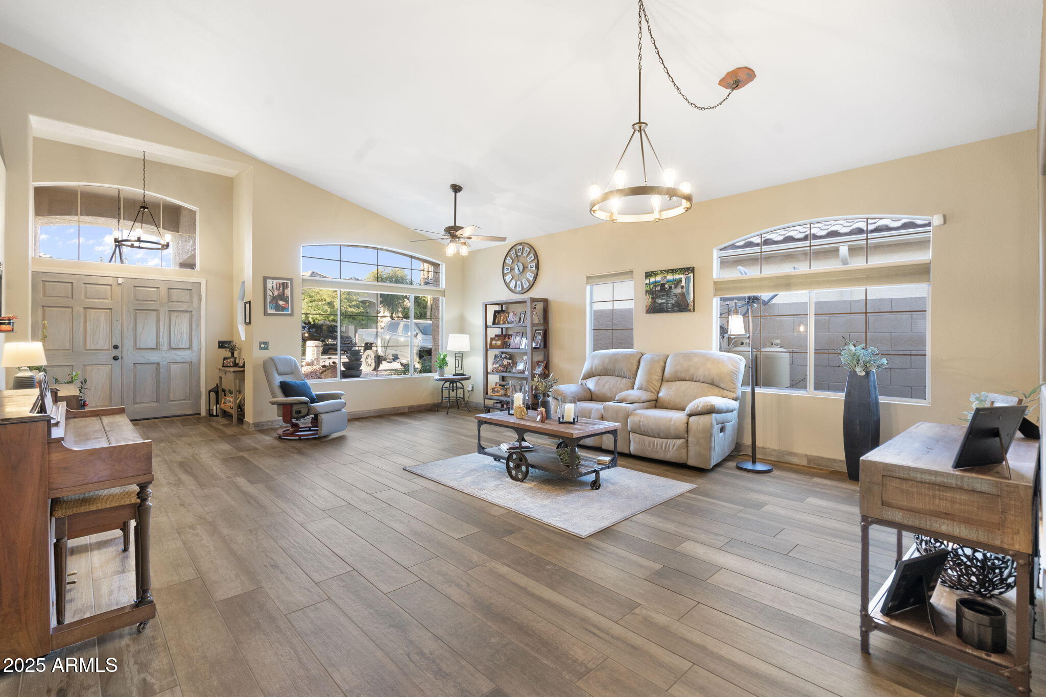 1437 E GLENHAVEN Drive
