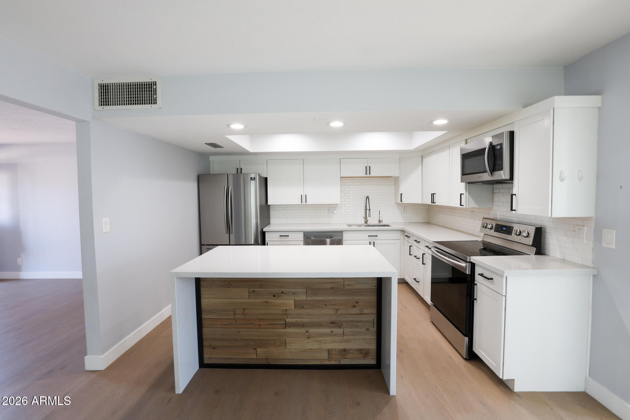 623 E LA JOLLA Drive