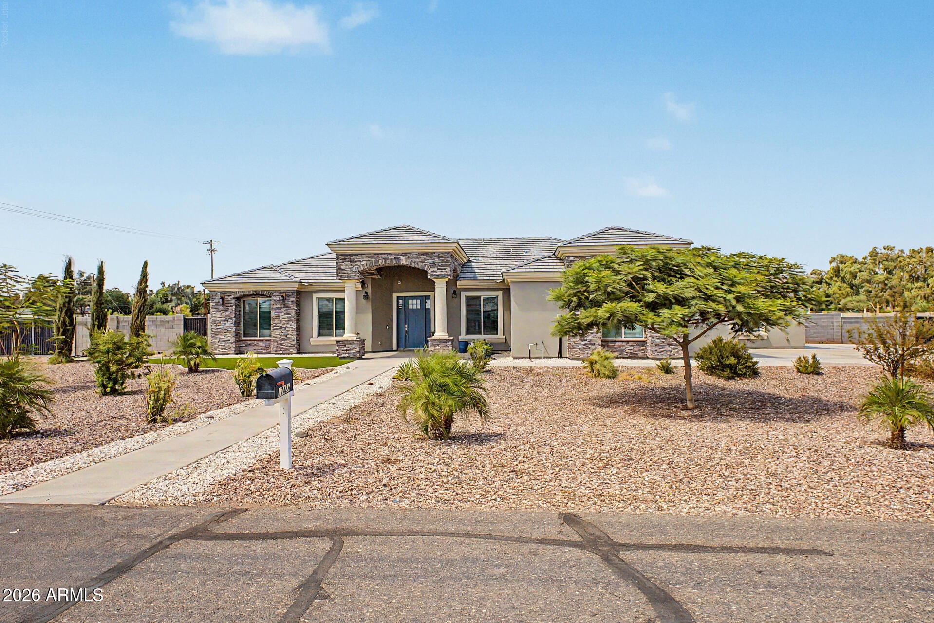17424 W KEIM Drive